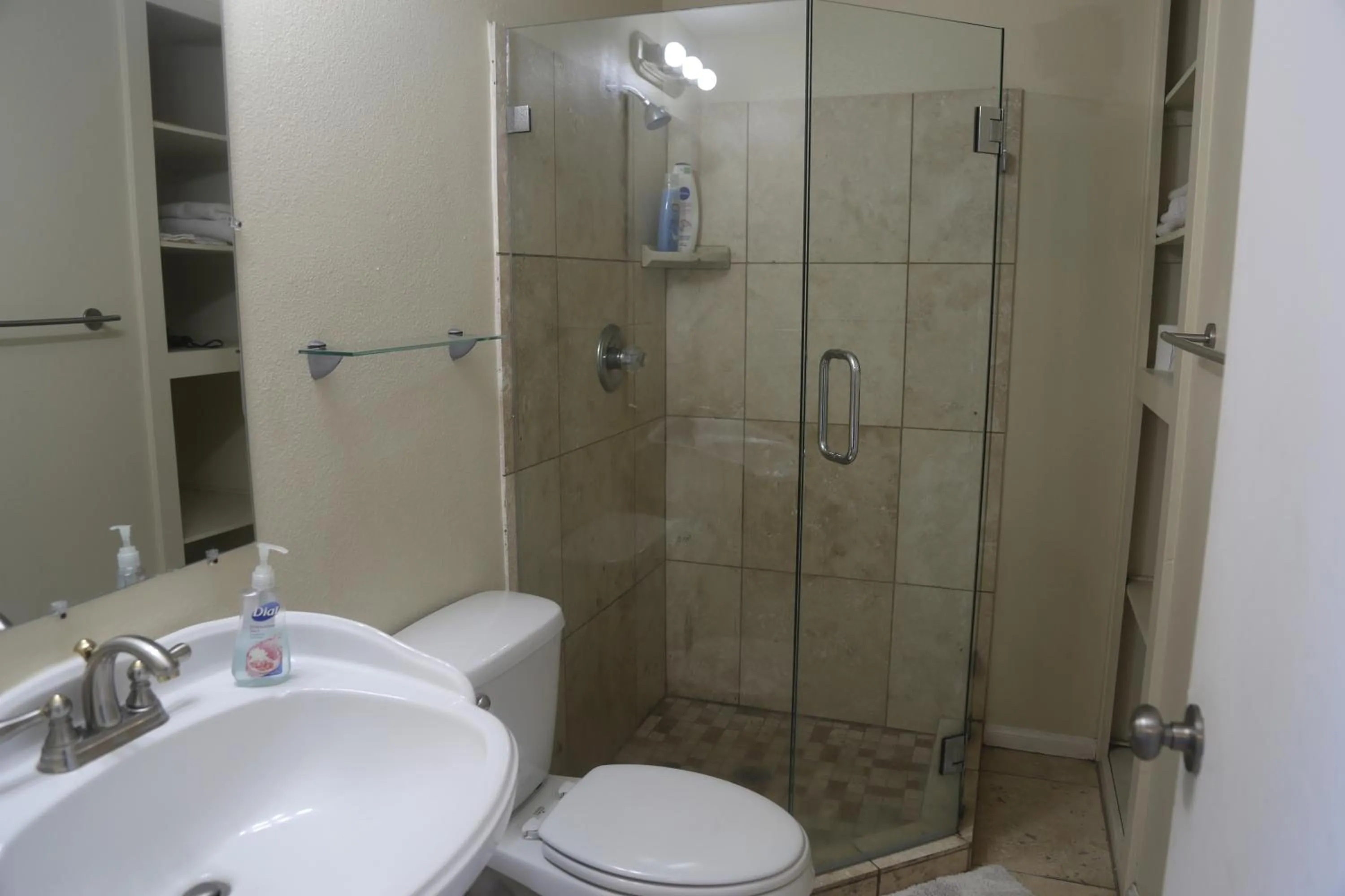 Bathroom in Bed and Breakfast in Hollywood Hills