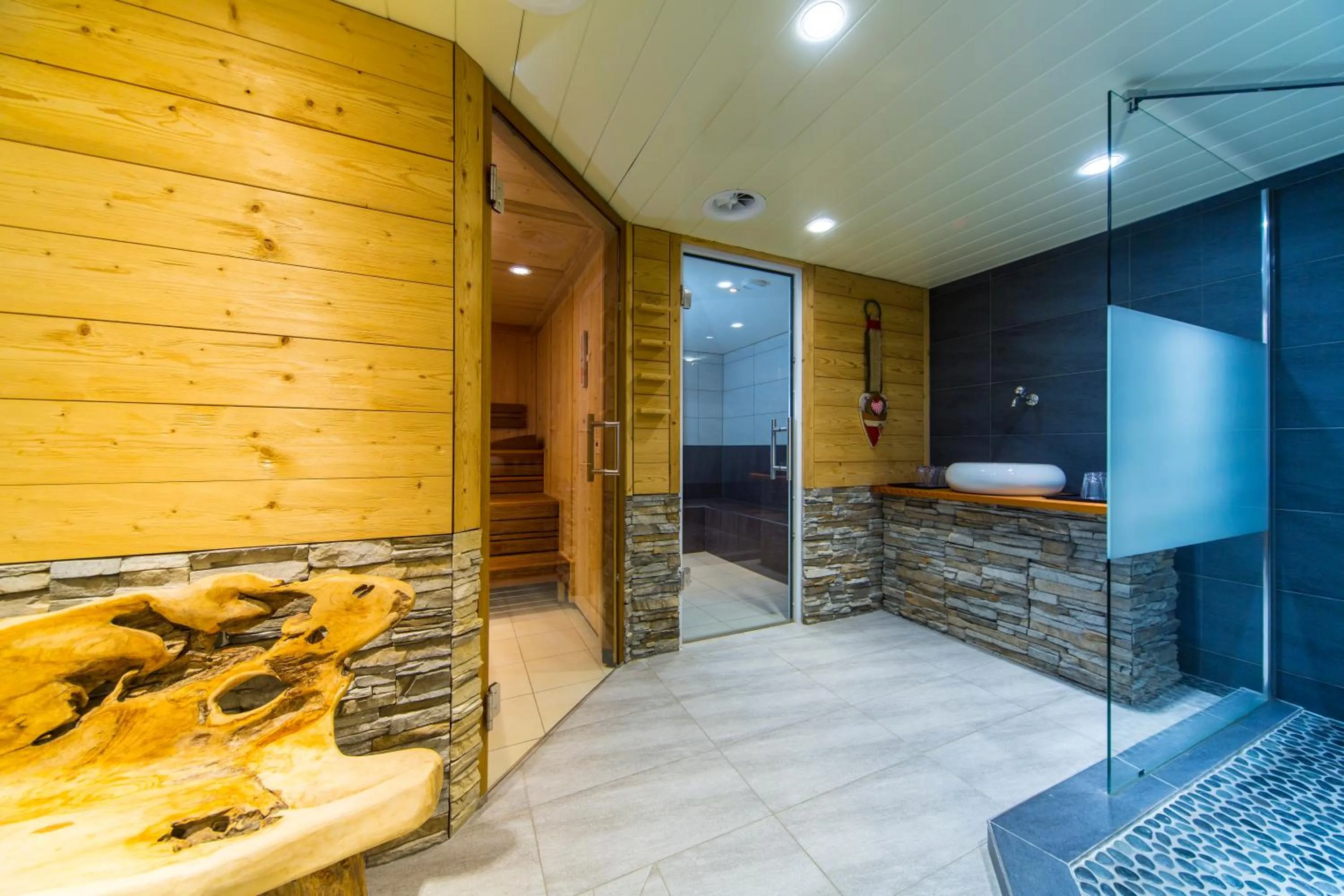 Swimming pool in Hotel Hubertus