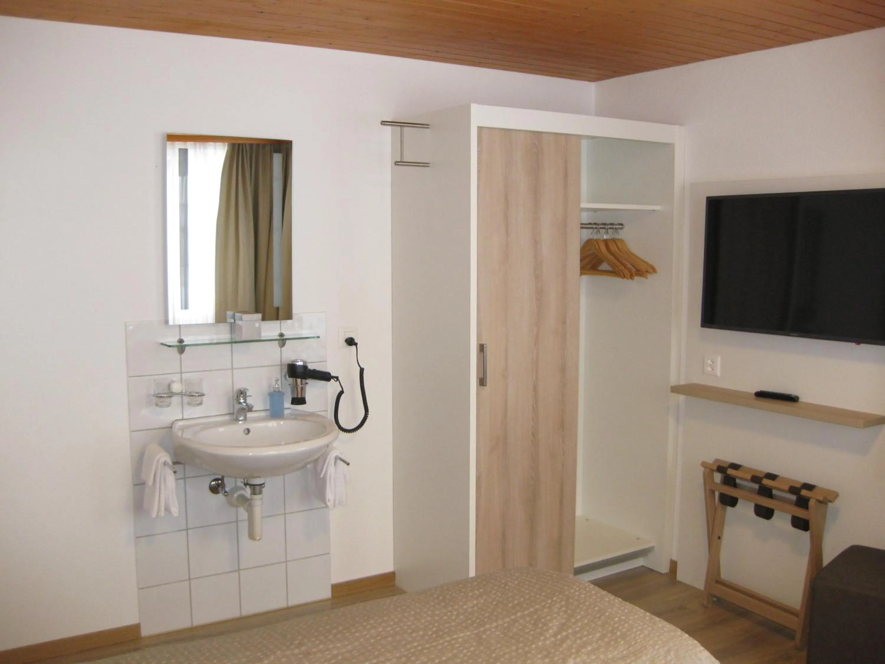 Photo of the whole room in Hotel Hubertus