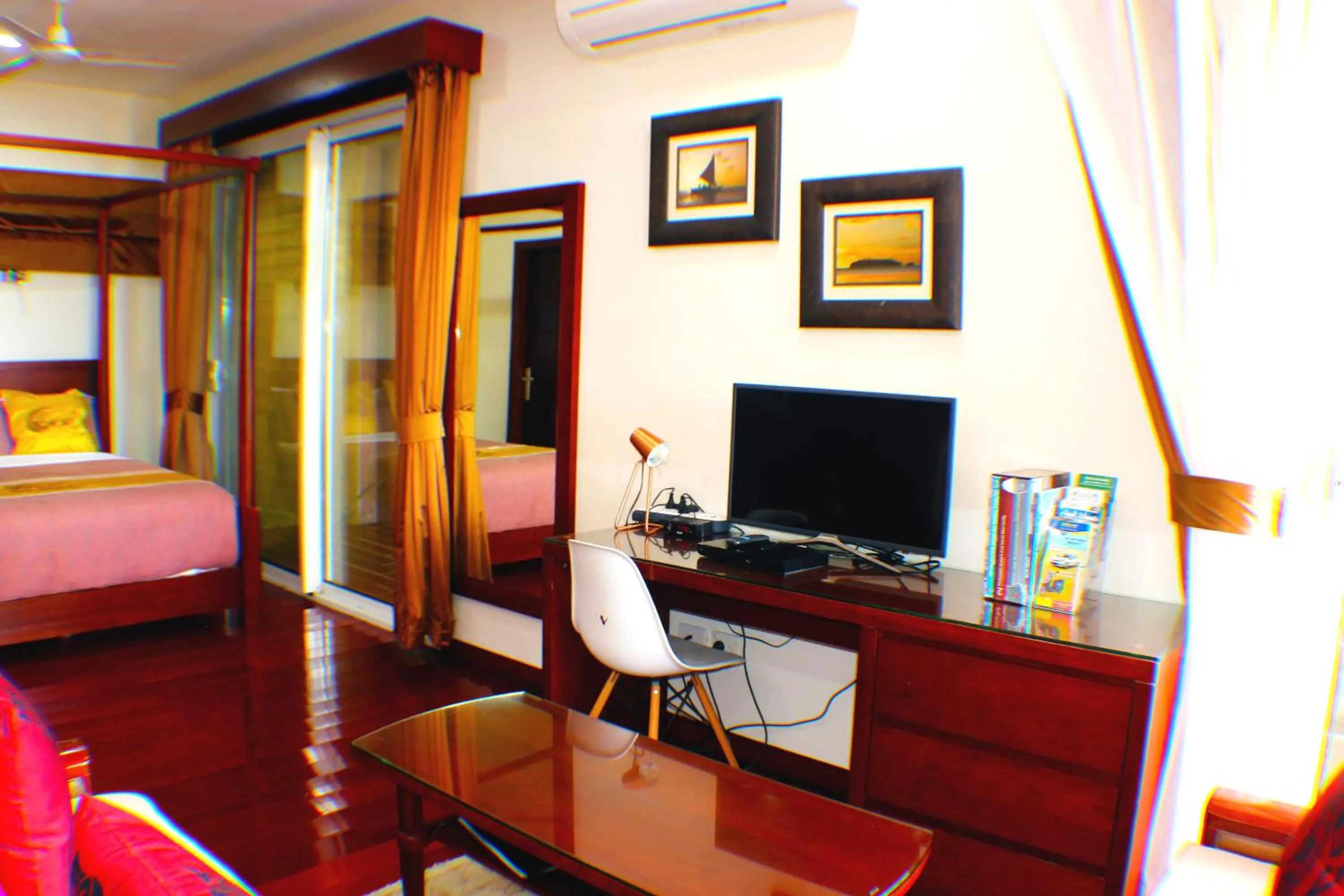 Bed in Kia Orana Villas and Spa