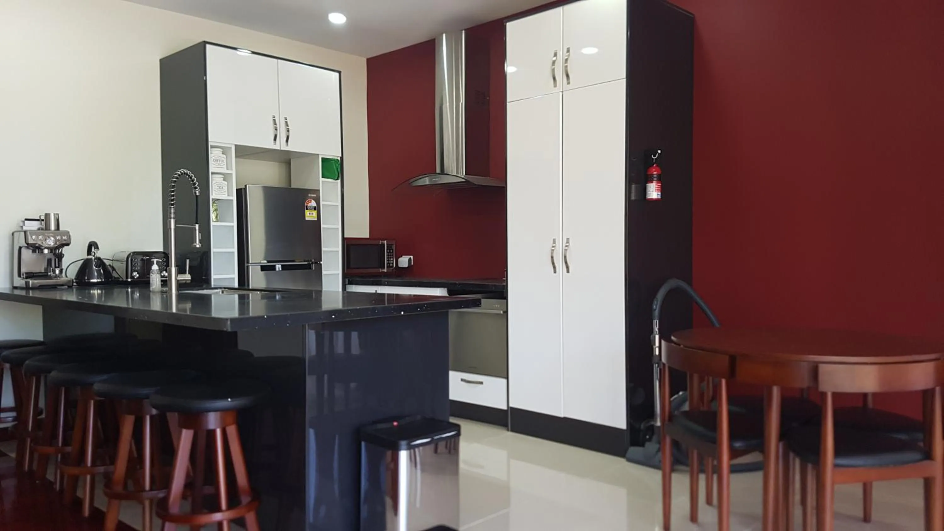 Kitchen or kitchenette in Kia Orana Villas and Spa