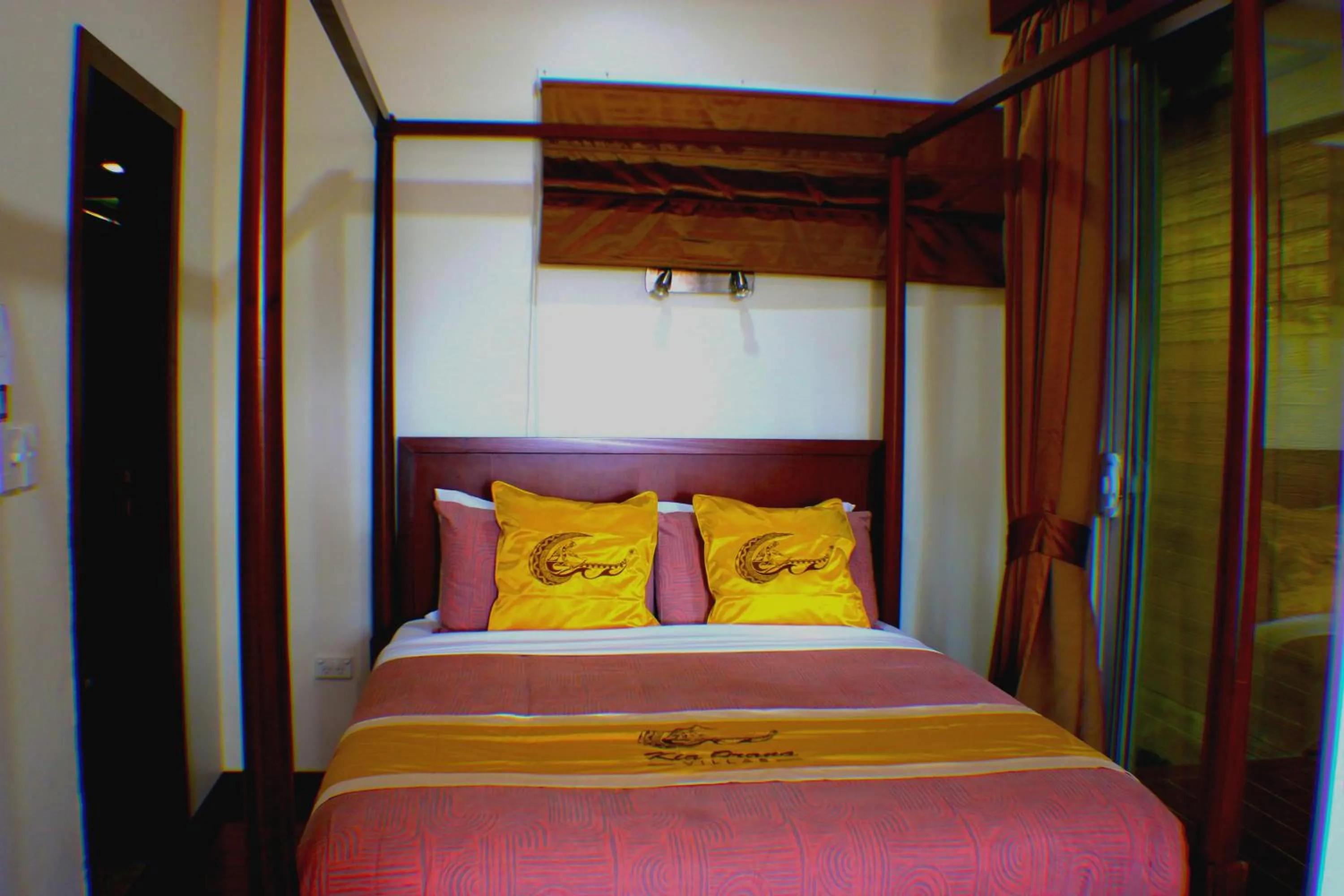 Bed in Kia Orana Villas and Spa