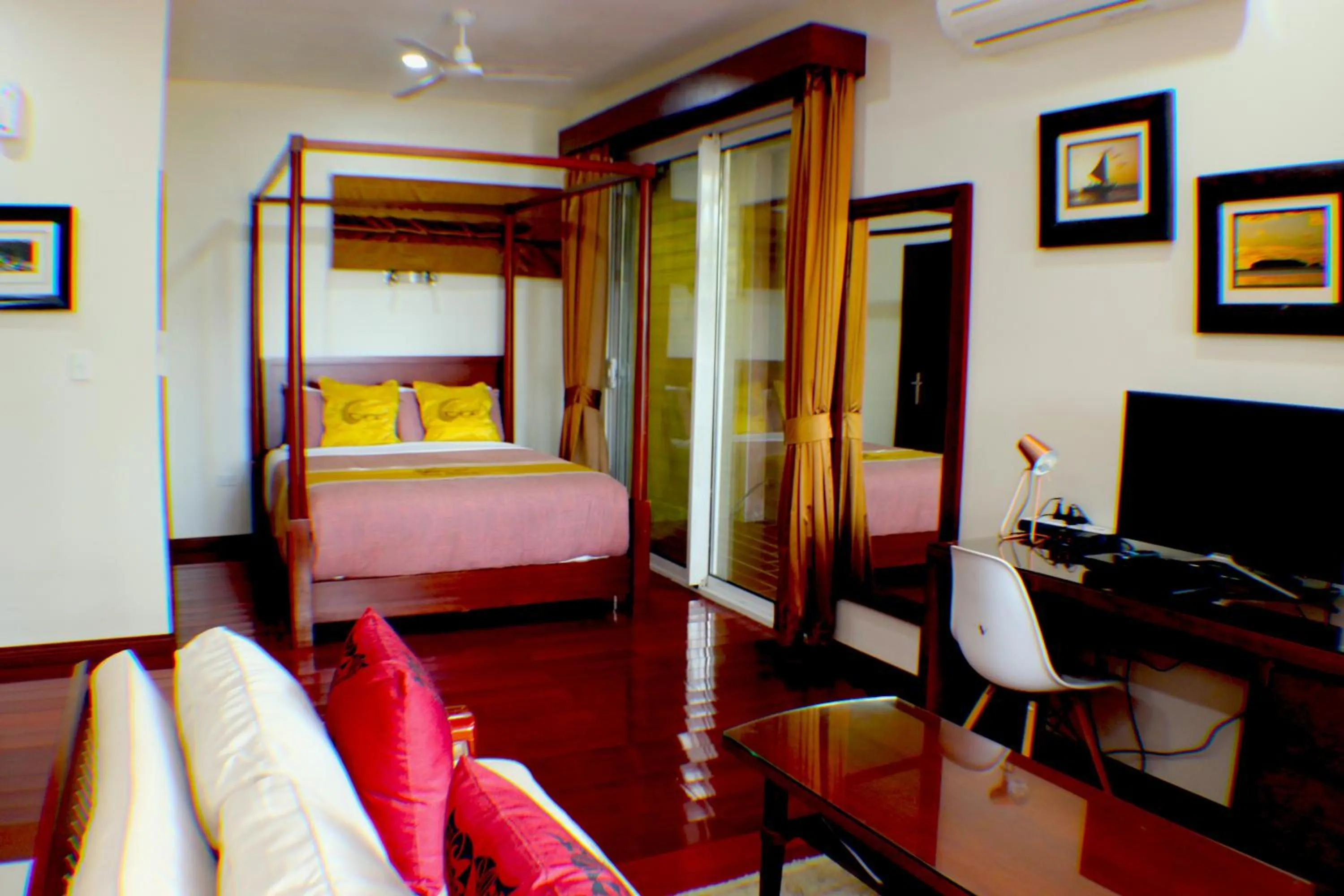 Bed in Kia Orana Villas and Spa