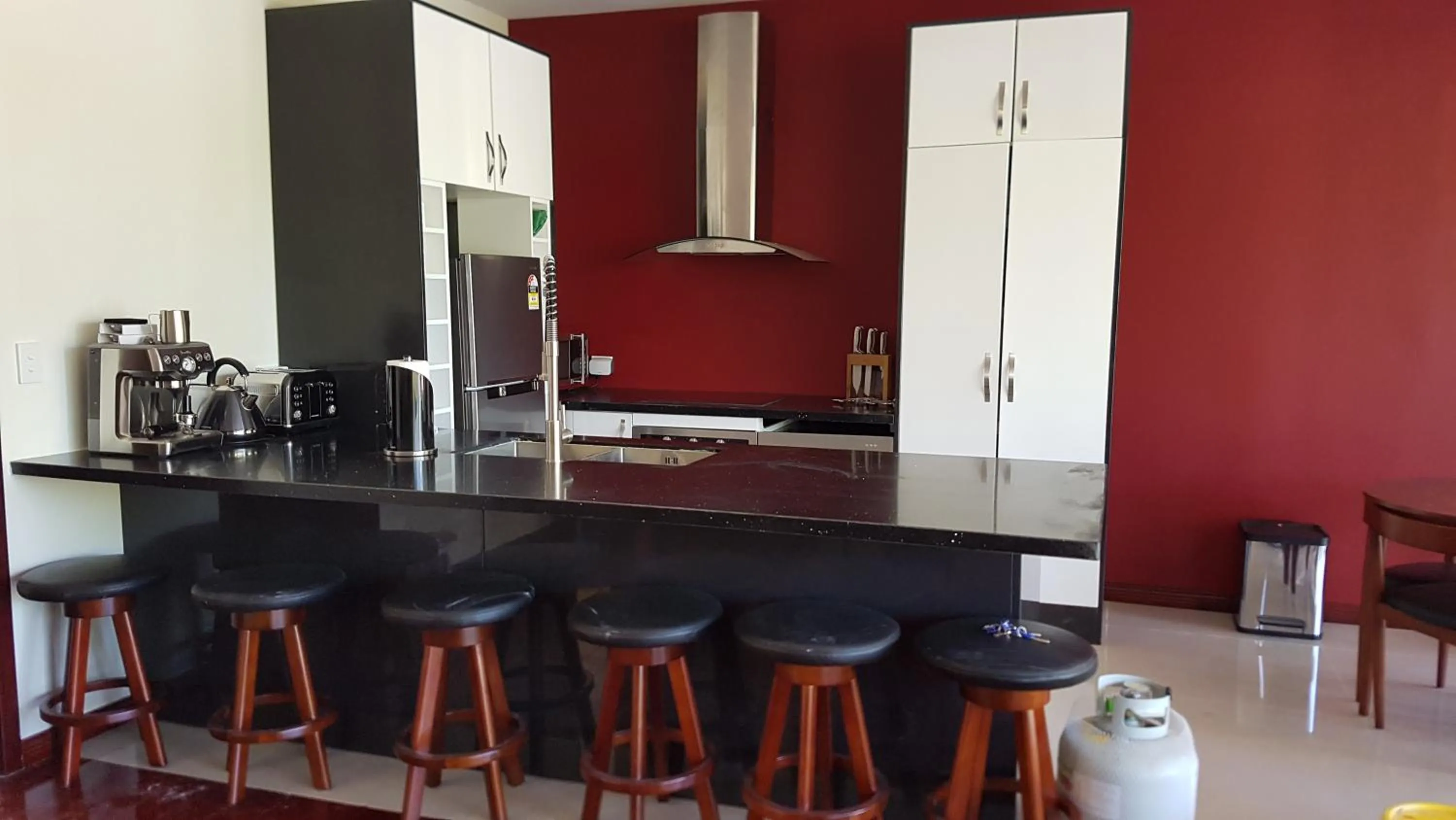 Kitchen or kitchenette in Kia Orana Villas and Spa