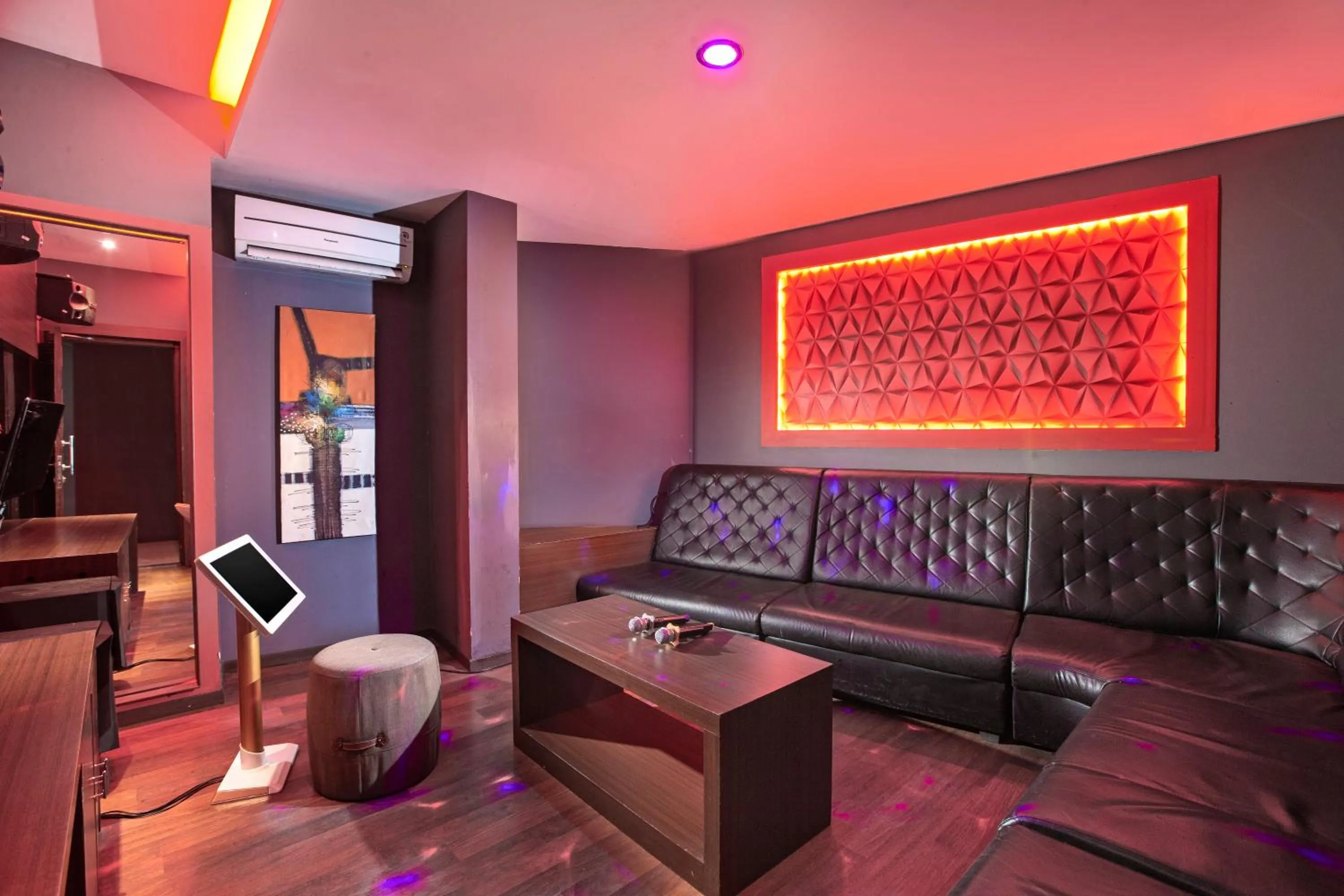 Karaoke in Swiss-Belinn Cibitung