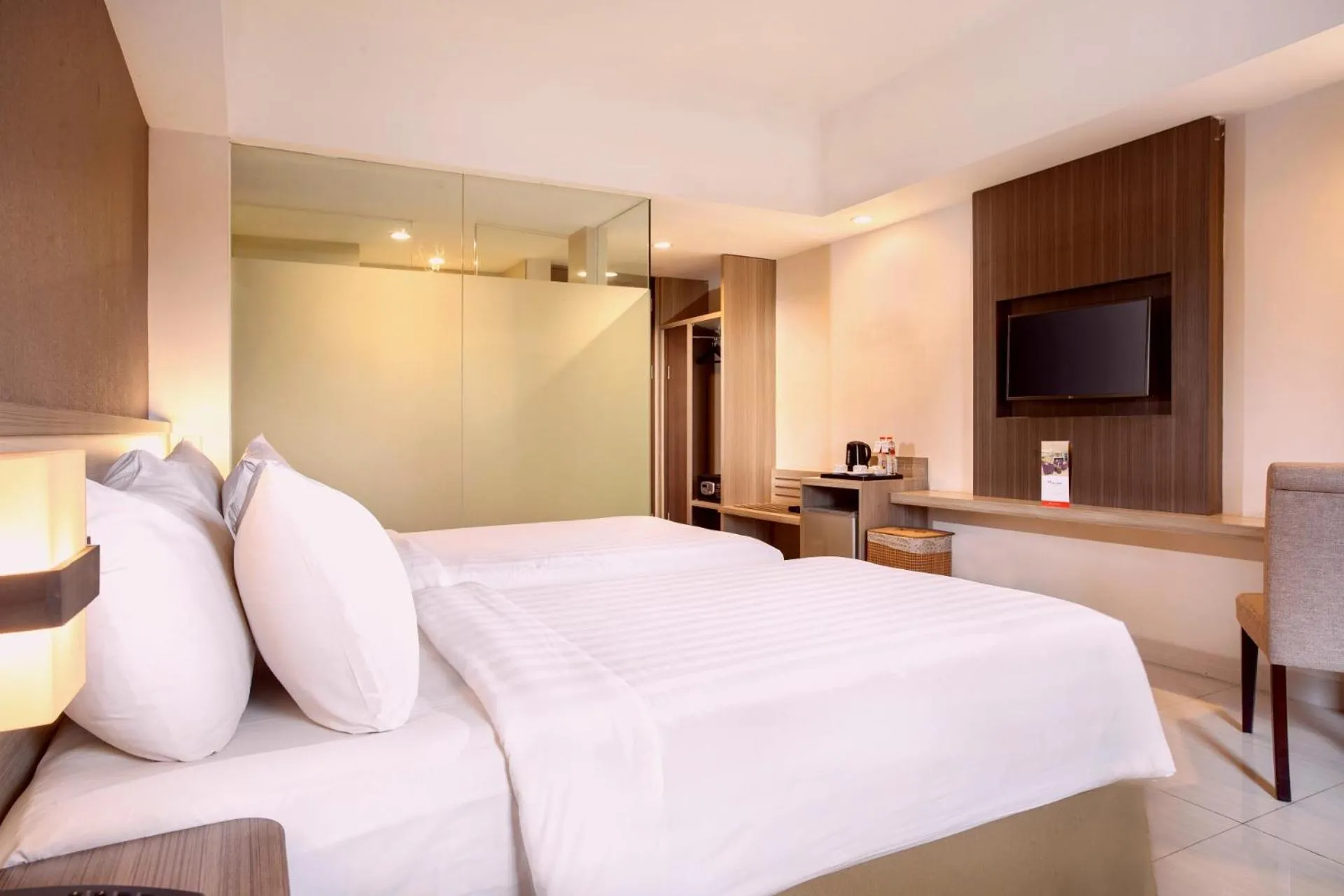 Bedroom, Bed in Swiss-Belinn Cibitung