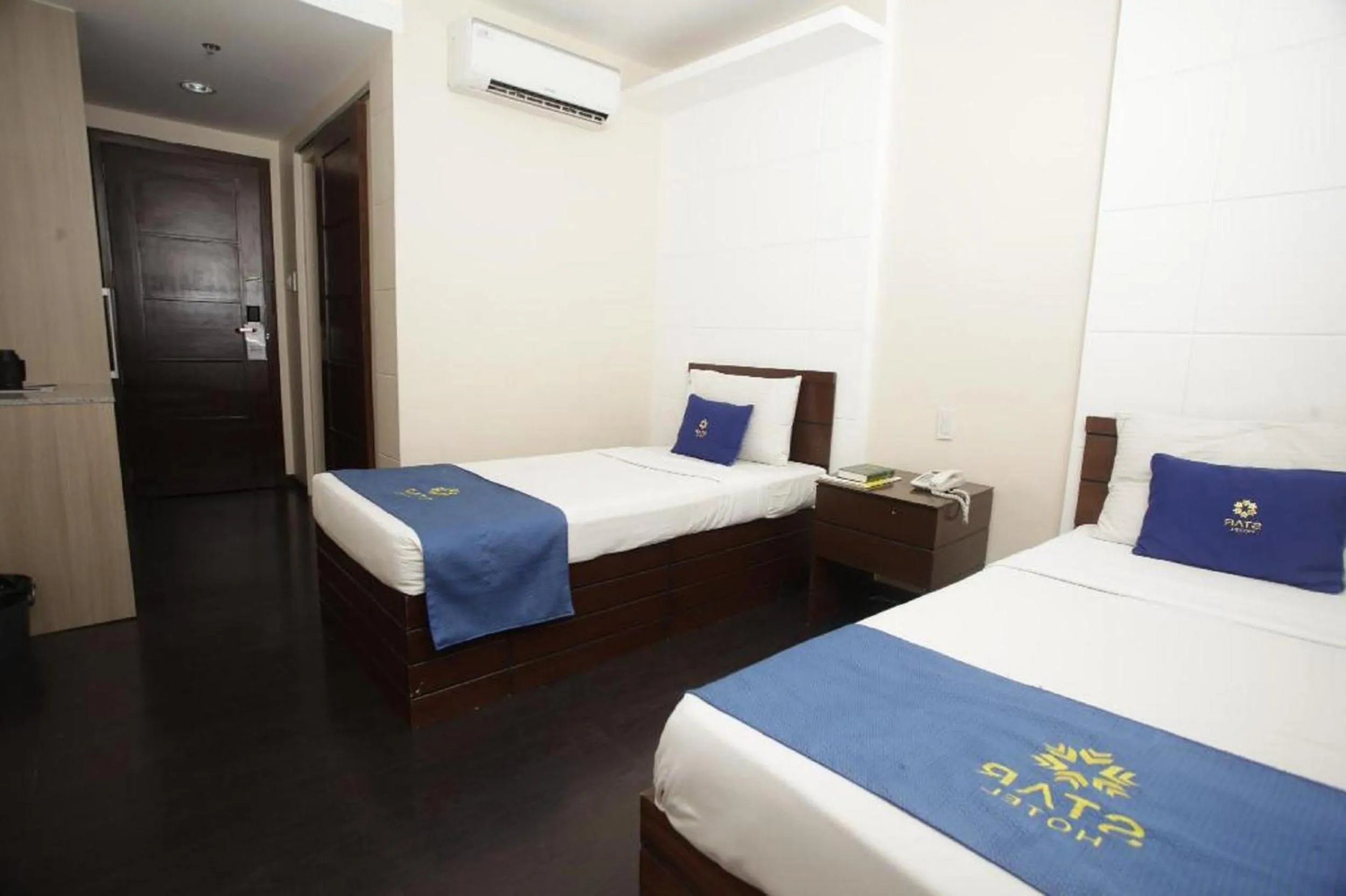 Bedroom, Bed in Star Hotel