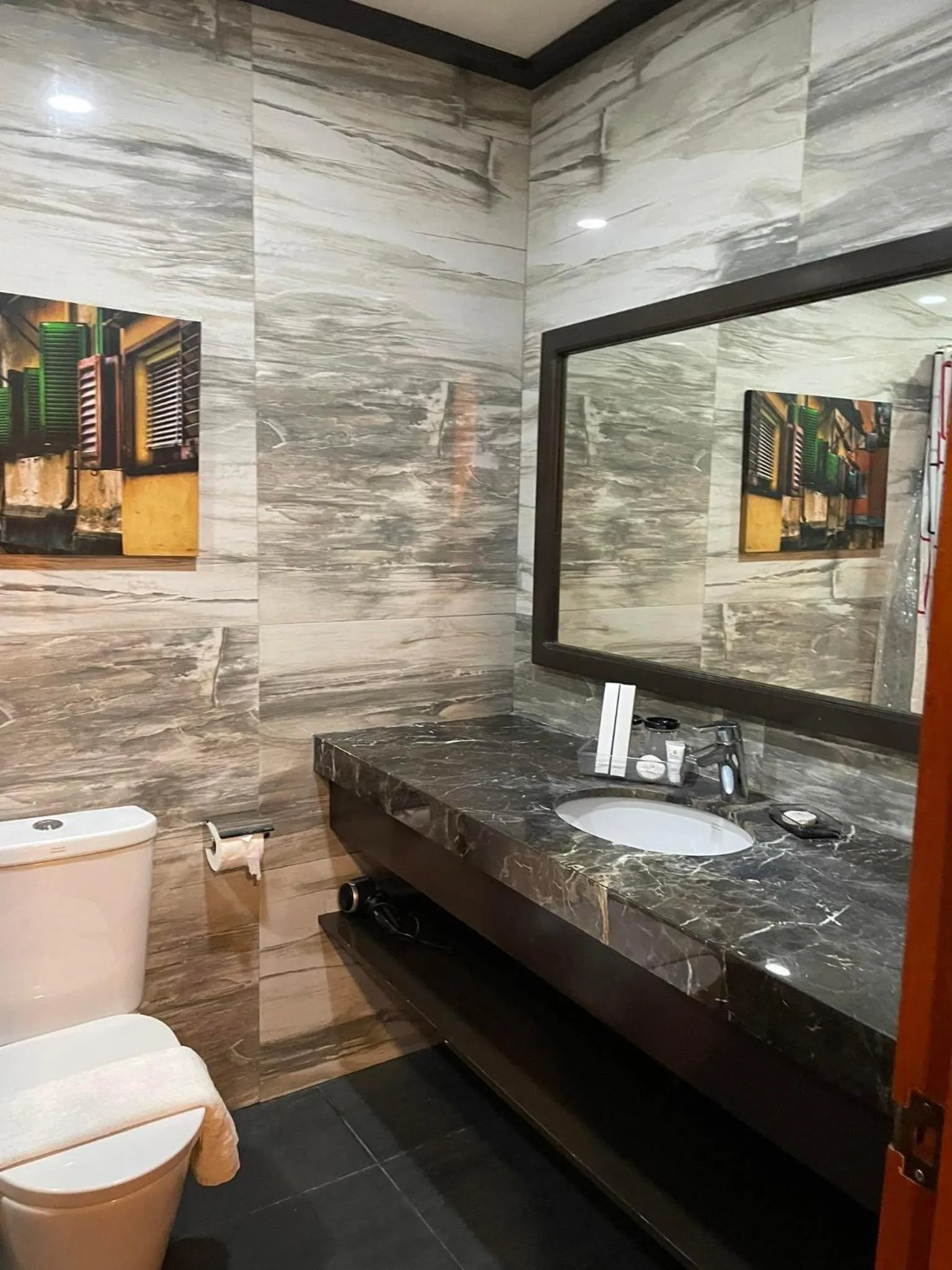 Toilet in Paragon Hotel and Suites