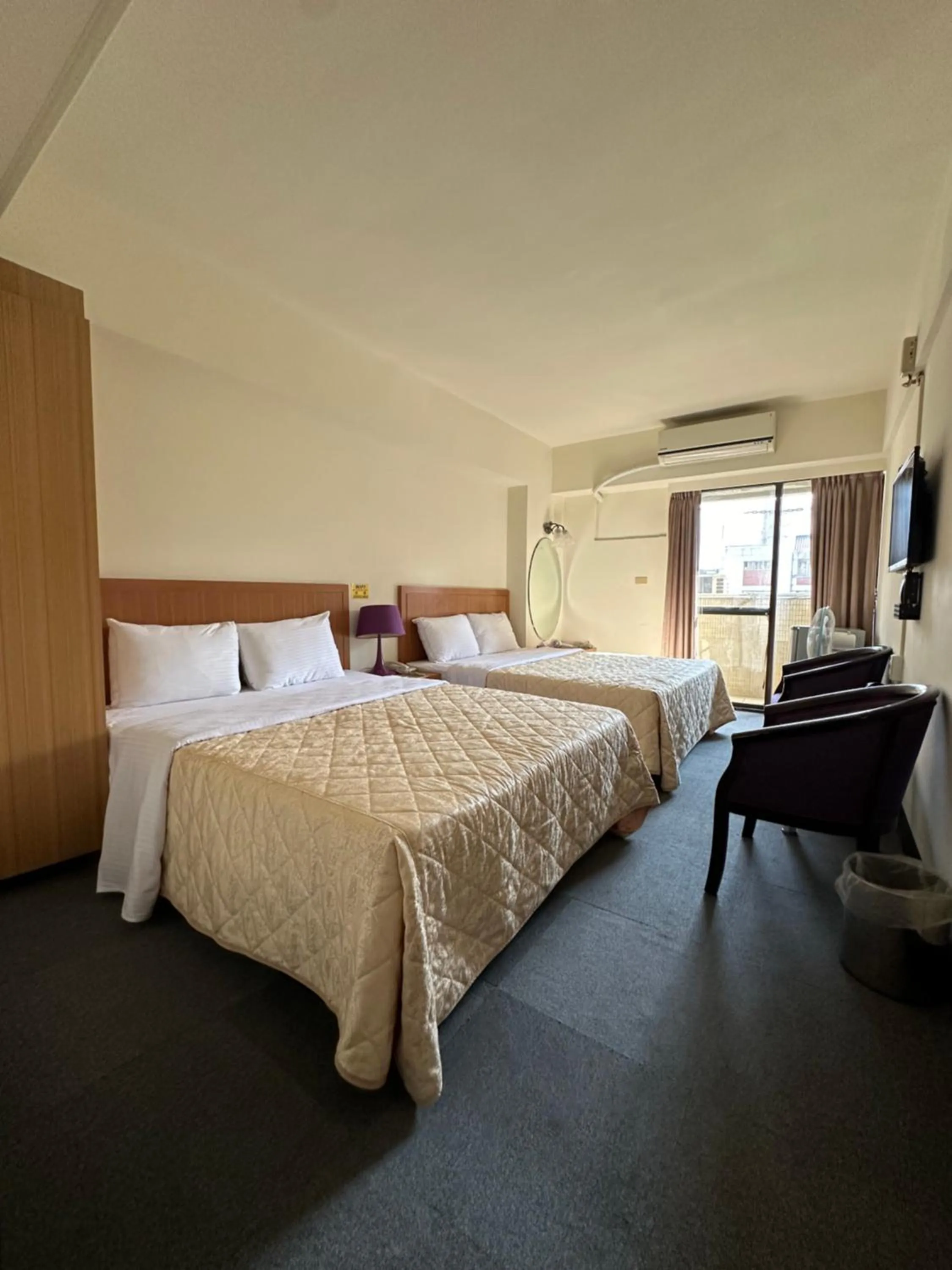 Bed in Chian Huei Business Hotel