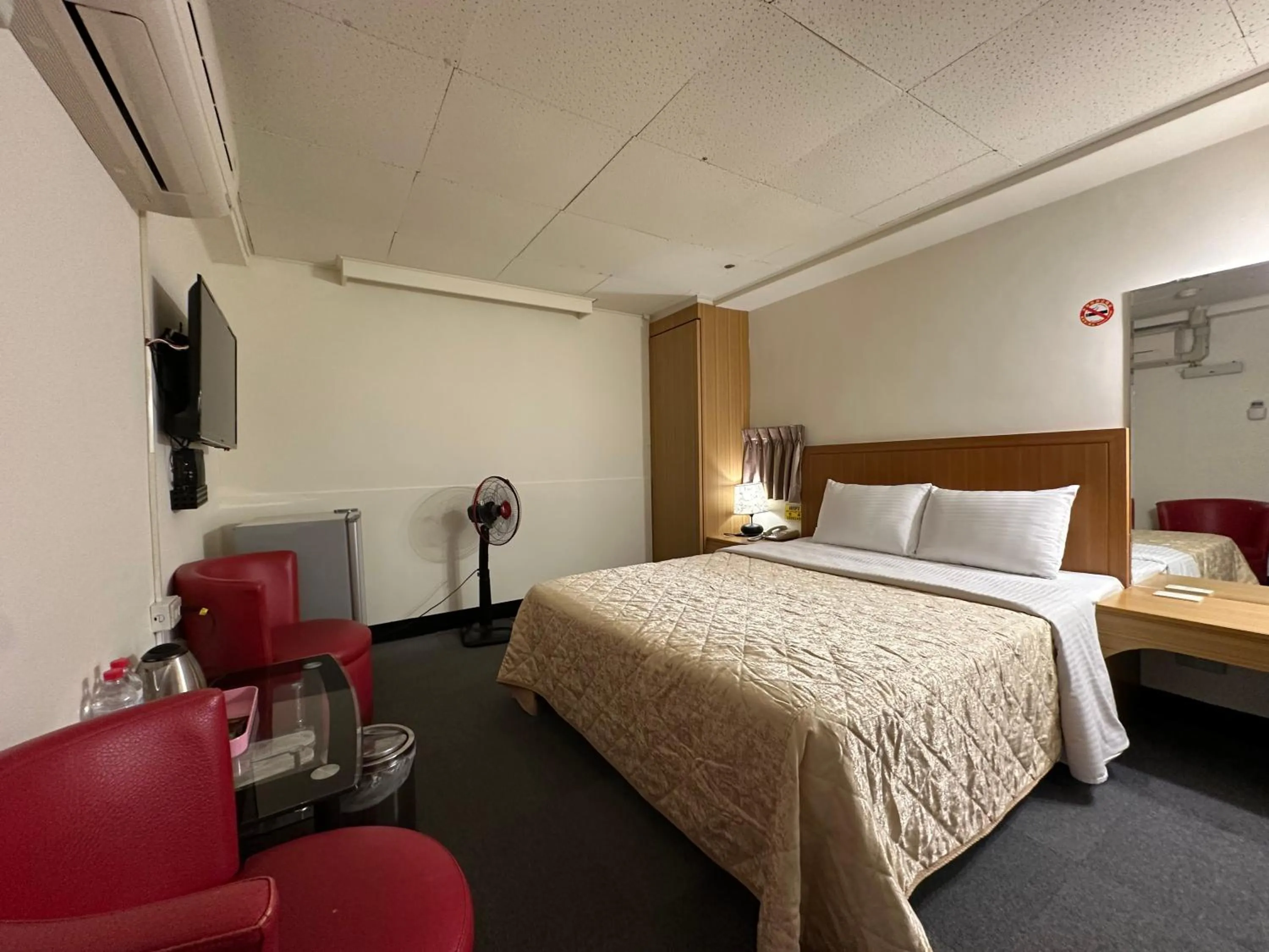 Bed in Chian Huei Business Hotel