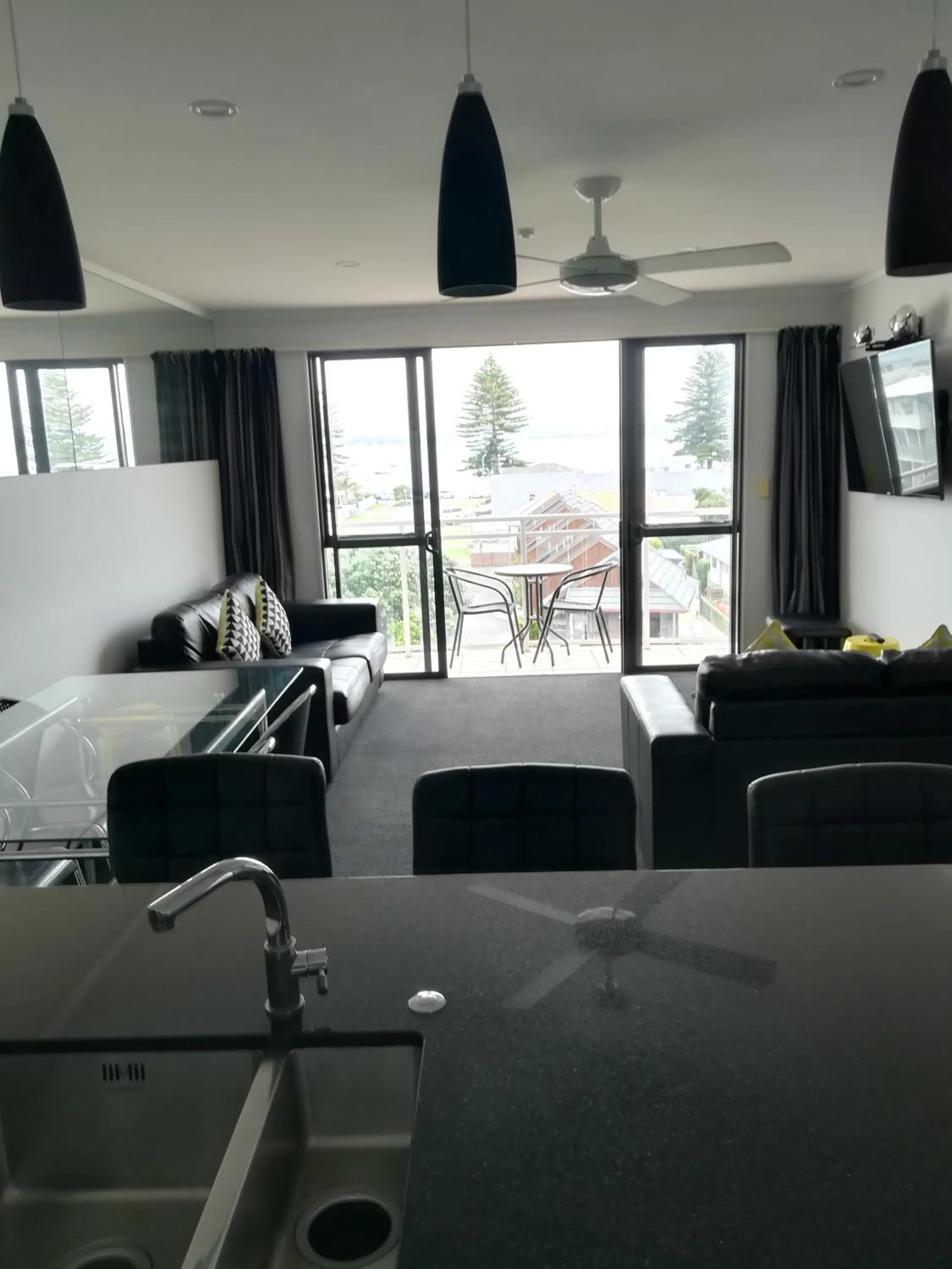 Living room, Bed in The Atrium