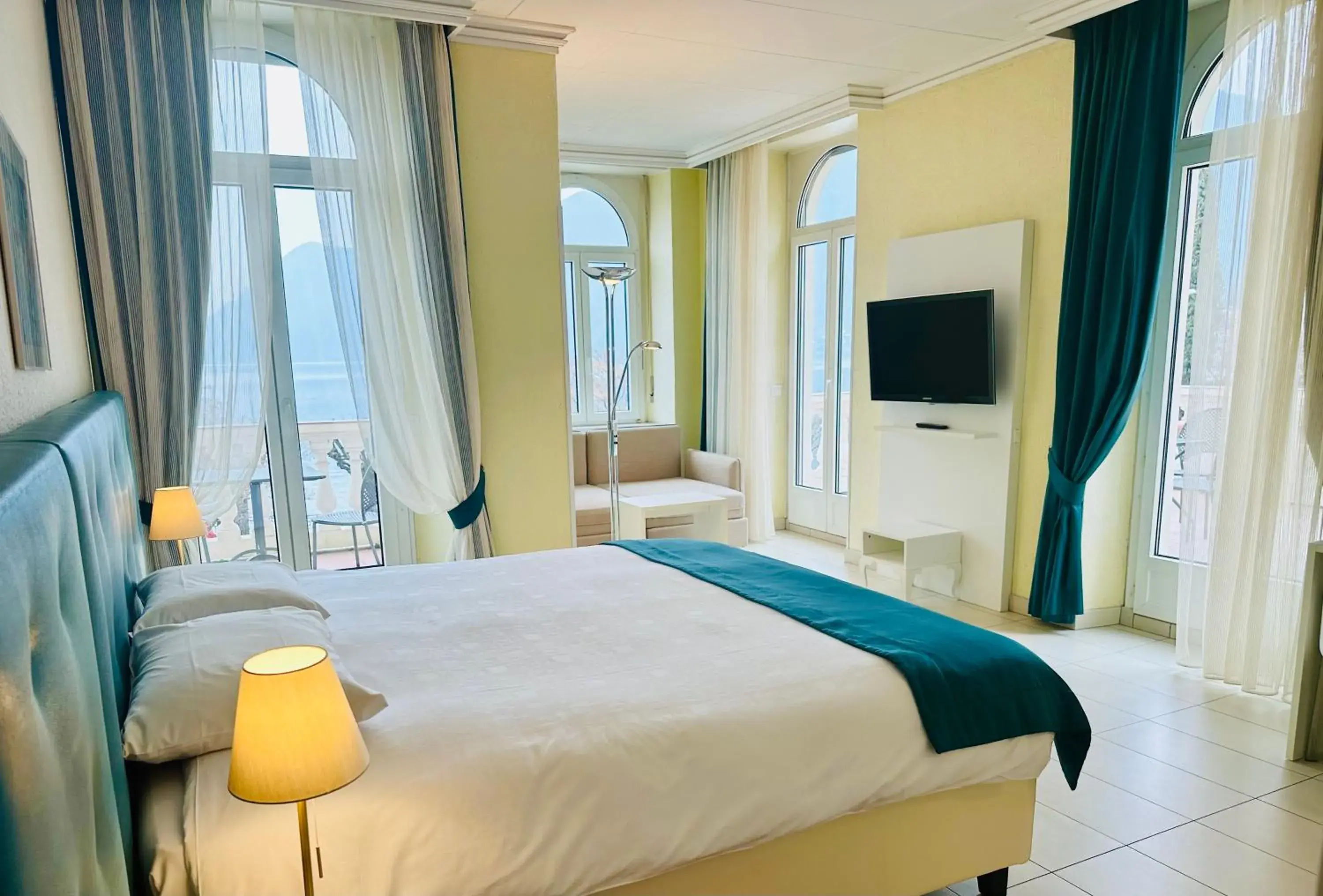 Superior Junior Suite with Lake View in Best Western Hotel Bellevue au Lac Superior Junior Suite with Lake View in Best Western Hotel Bellevue au Lac