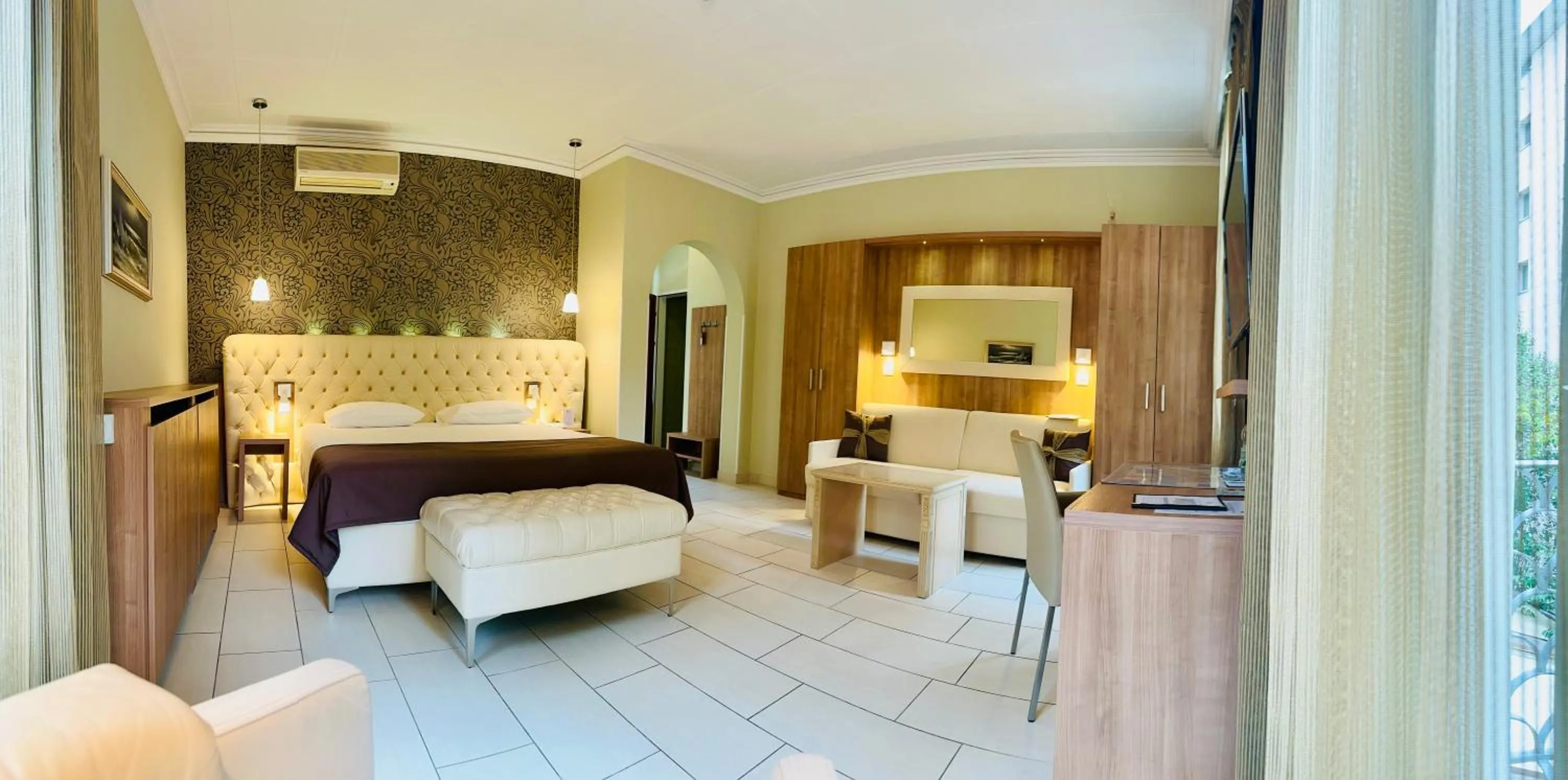 Photo of the whole room, Bed in Best Western Hotel Bellevue au Lac