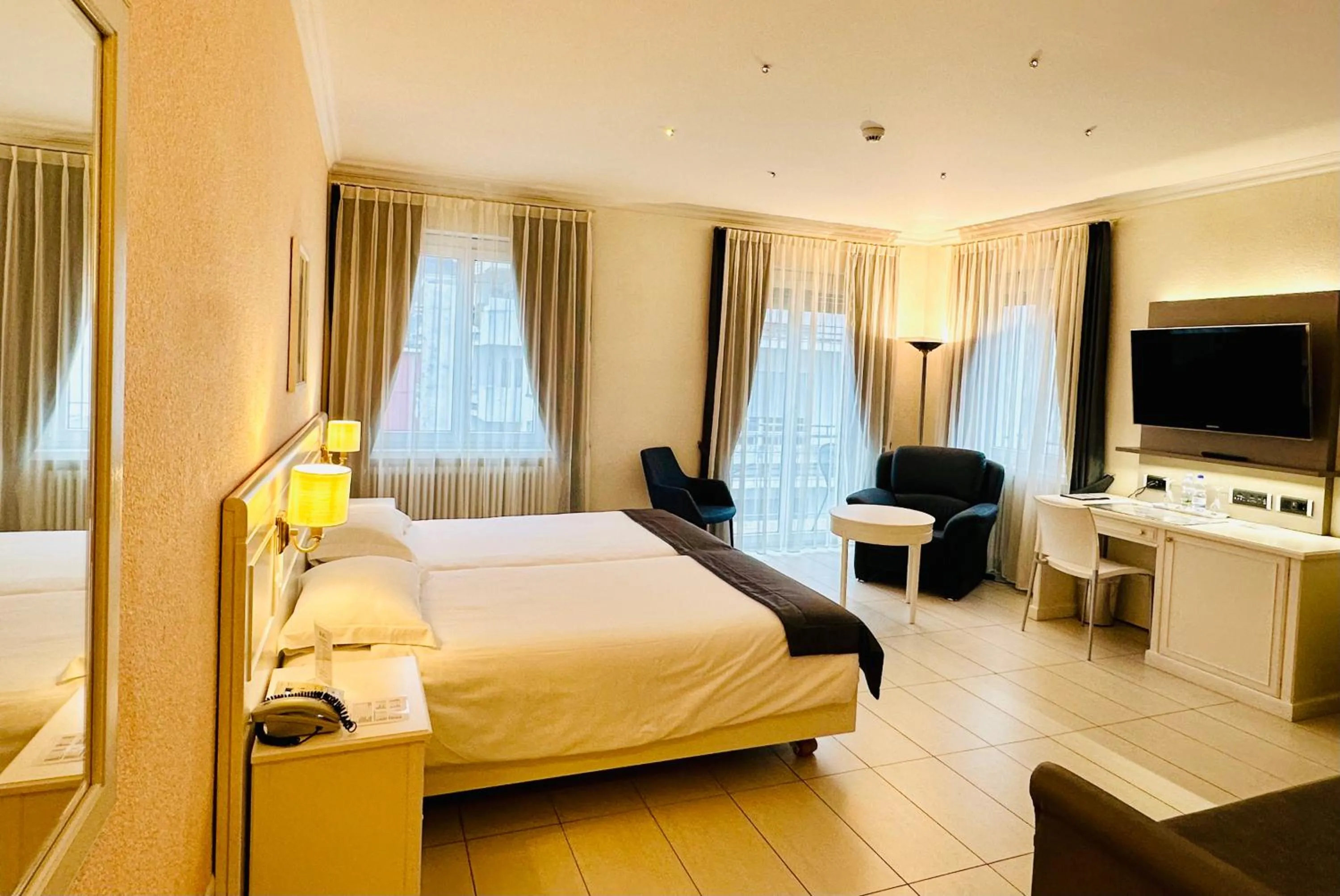 TV and multimedia, Bed in Best Western Hotel Bellevue au Lac