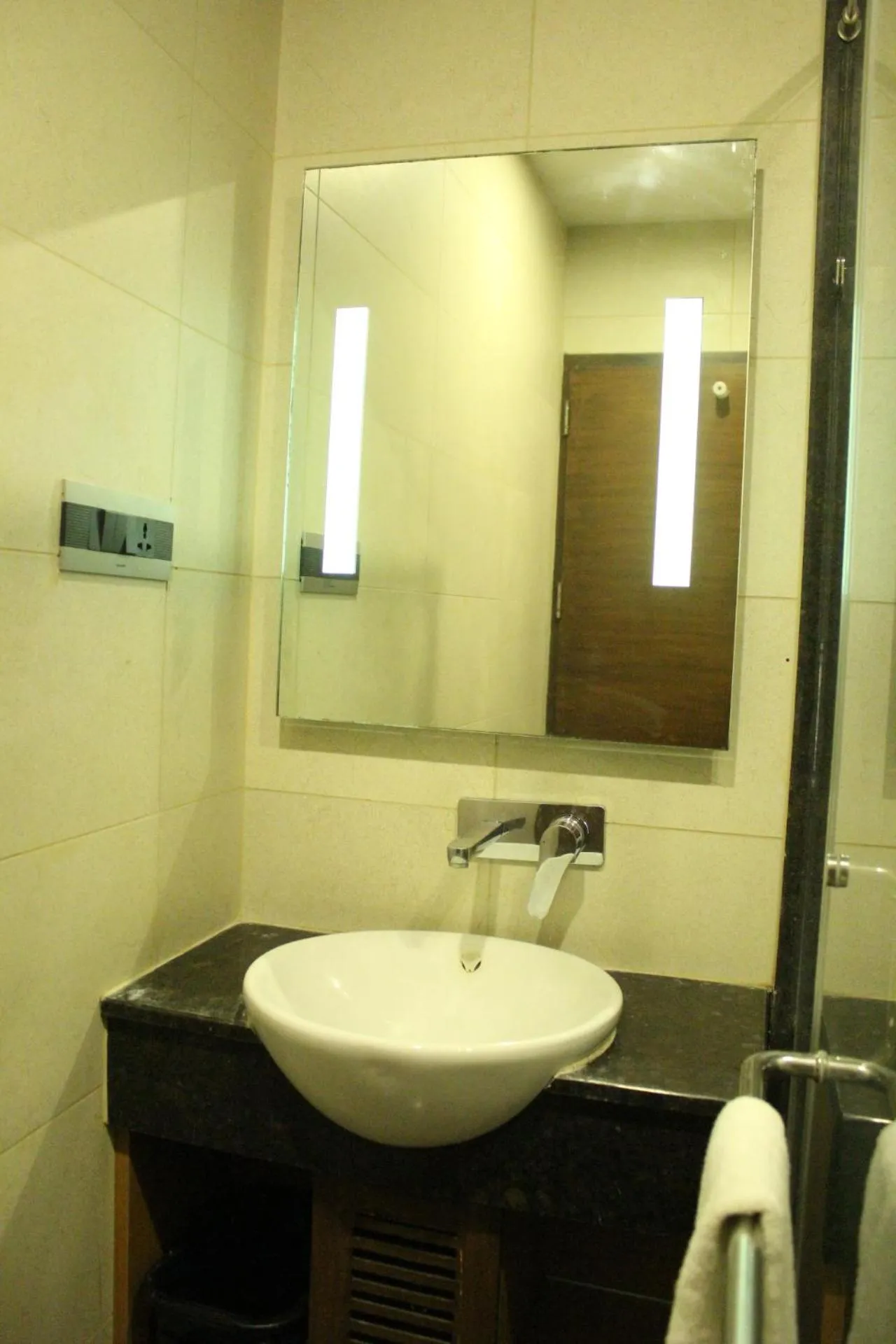 Bathroom in Hotel Nk Grand Park Airport Hotel