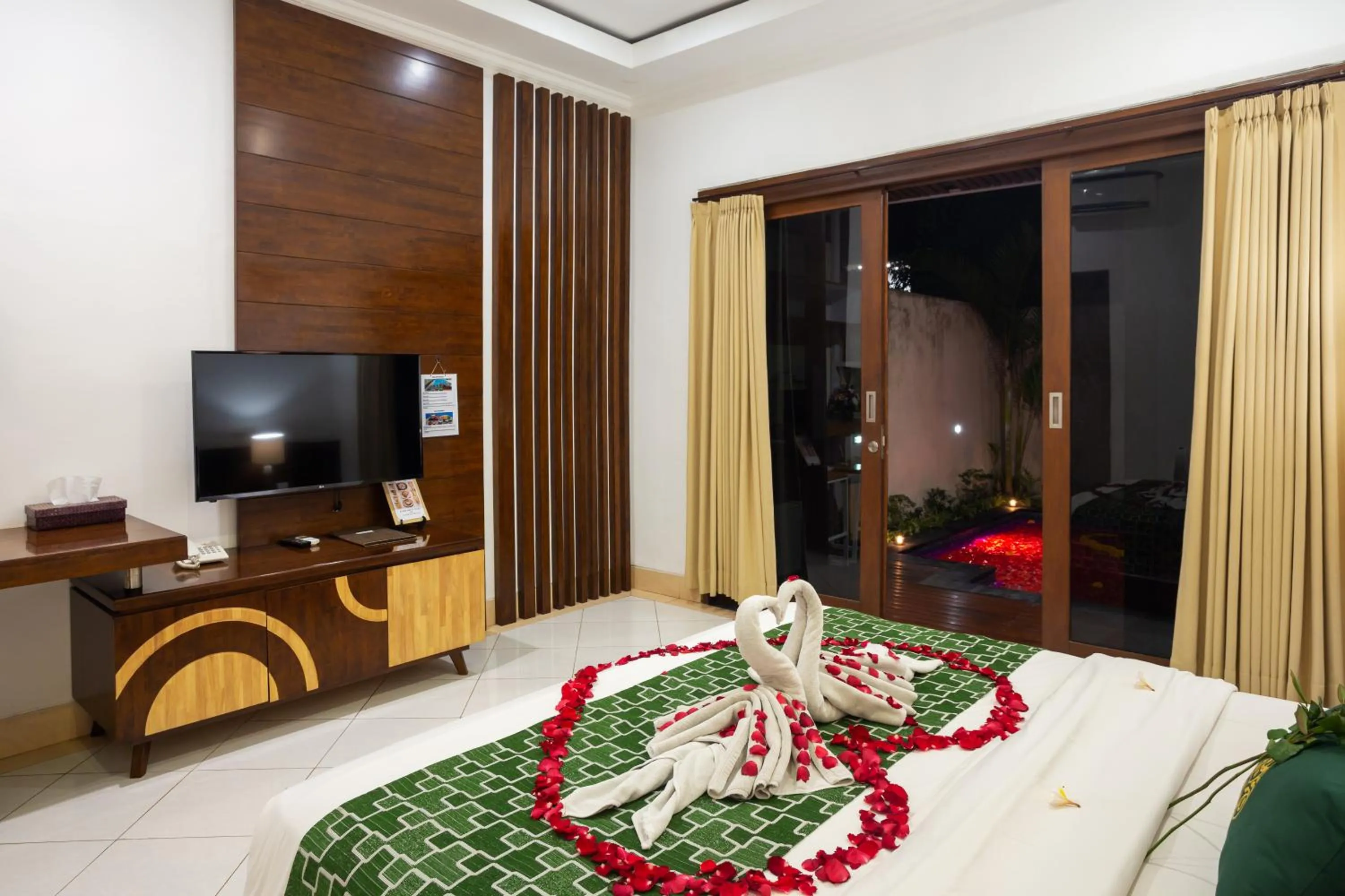 Bed in Paisa Villa Seminyak