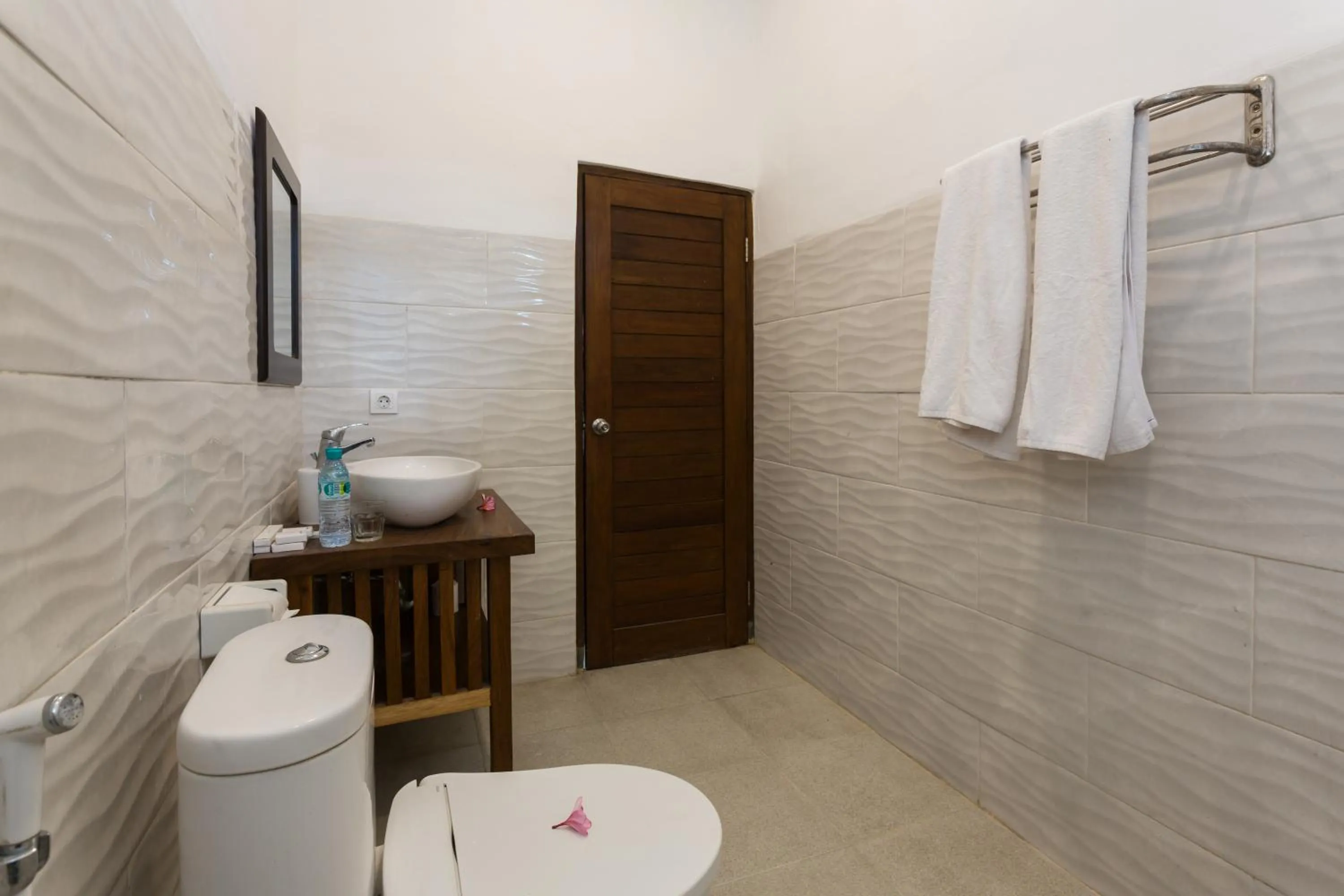 Bath in Paisa Villa Seminyak