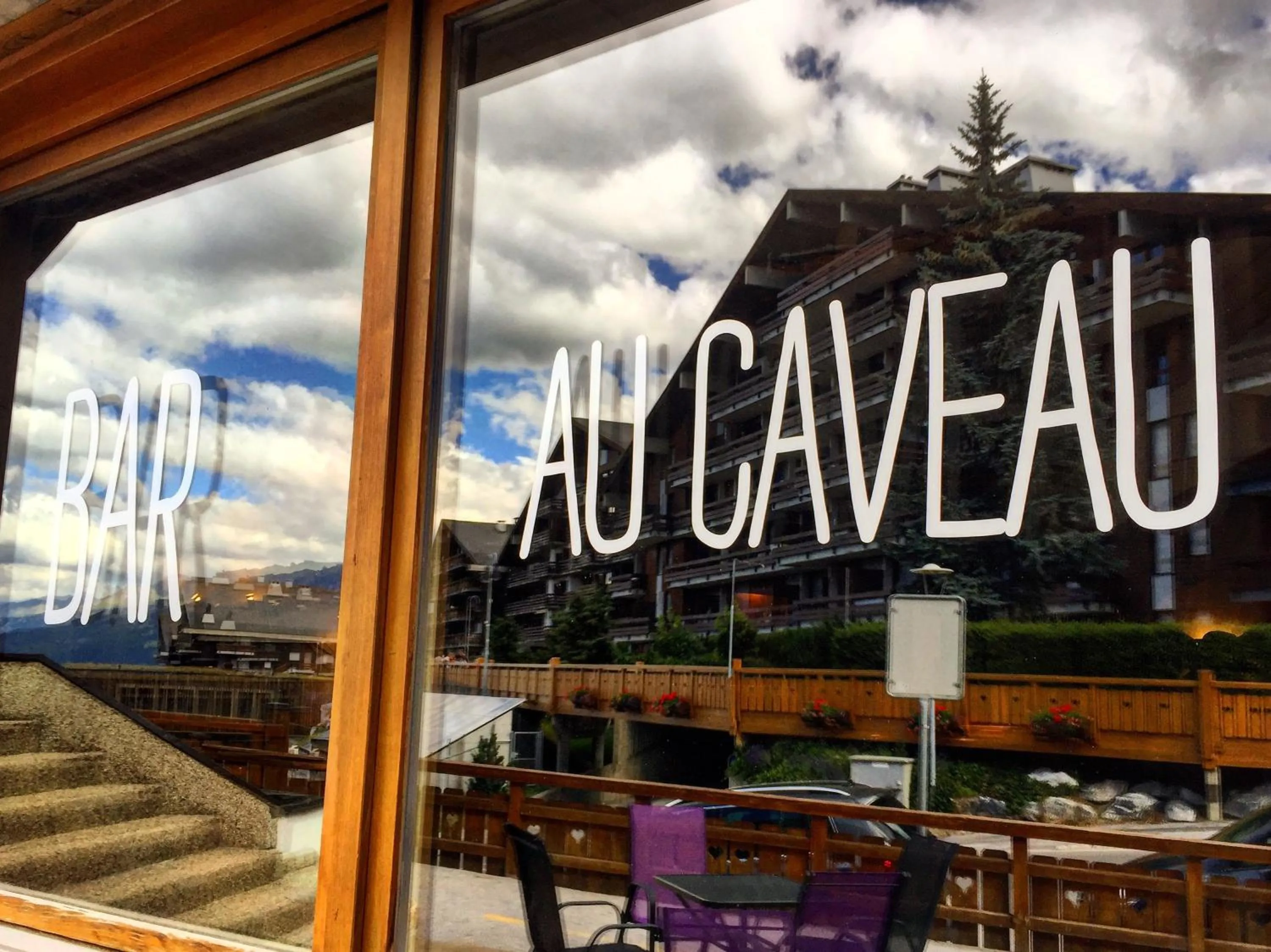 Lounge or bar in Eden Resort Anzère