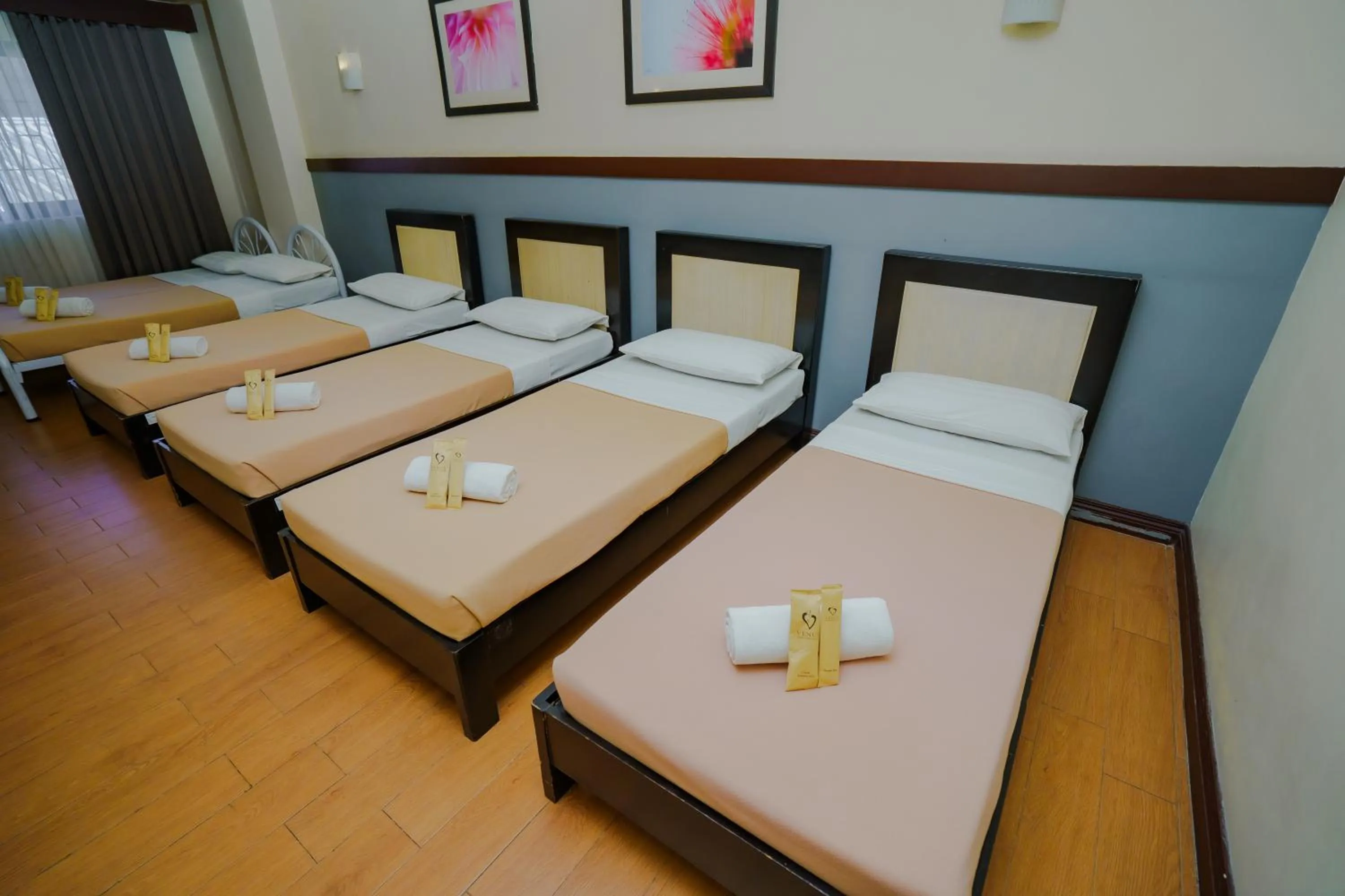 Bedroom, Bed in Venus Parkview Hotel