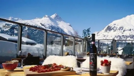 Restaurant/places to eat in Hotel Chesa Surlej