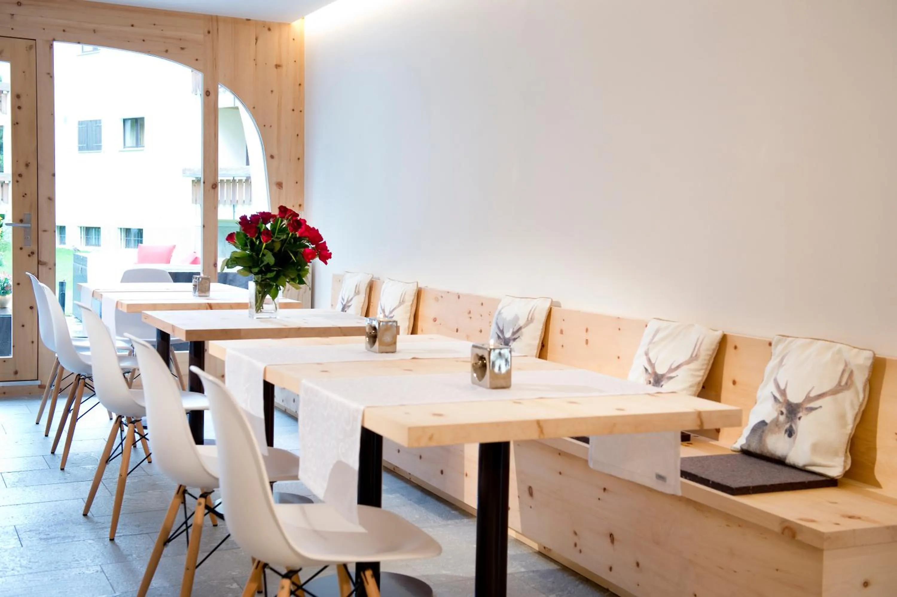 Lobby or reception in Hotel Chesa Surlej