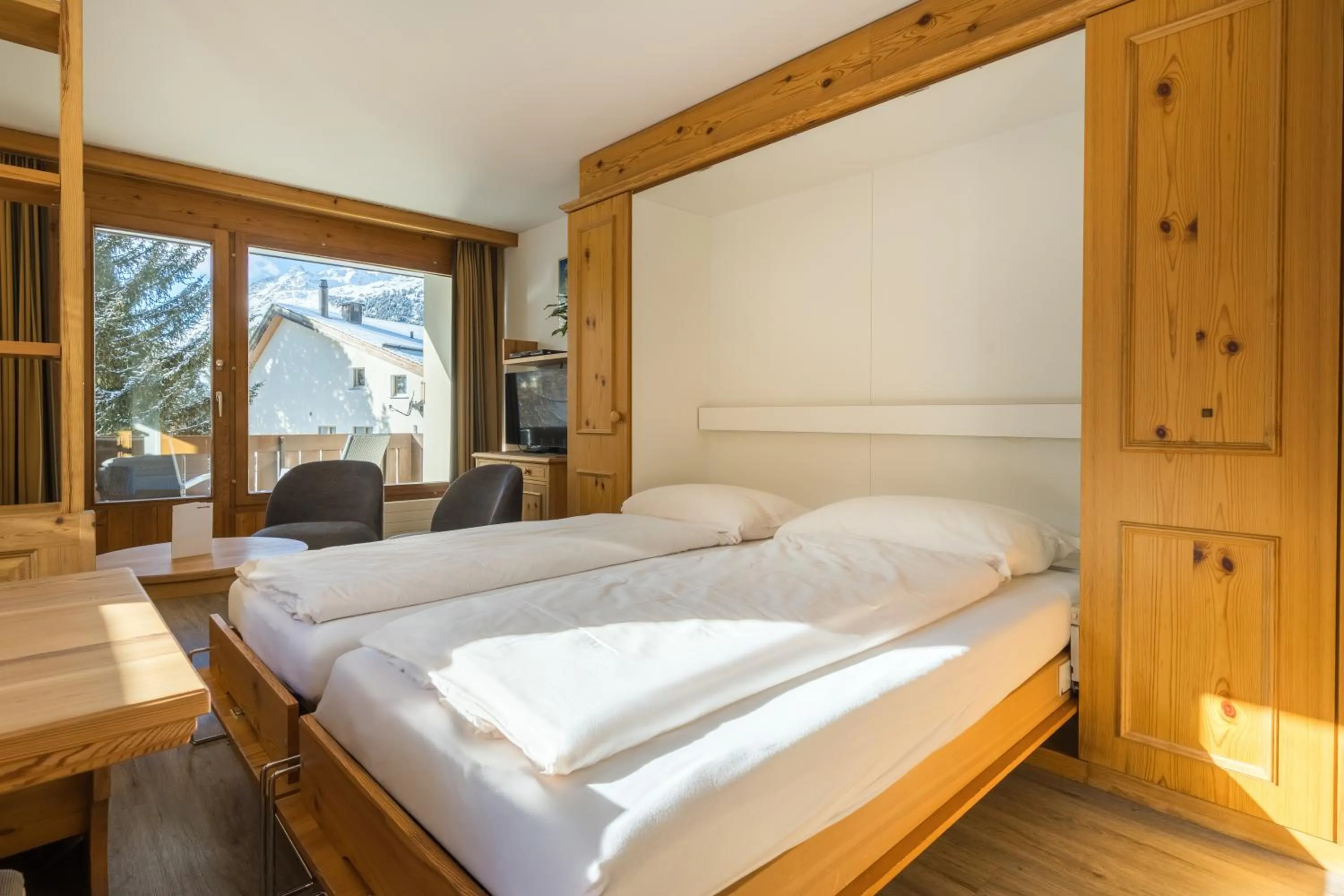 Bed in Hotel Chesa Surlej