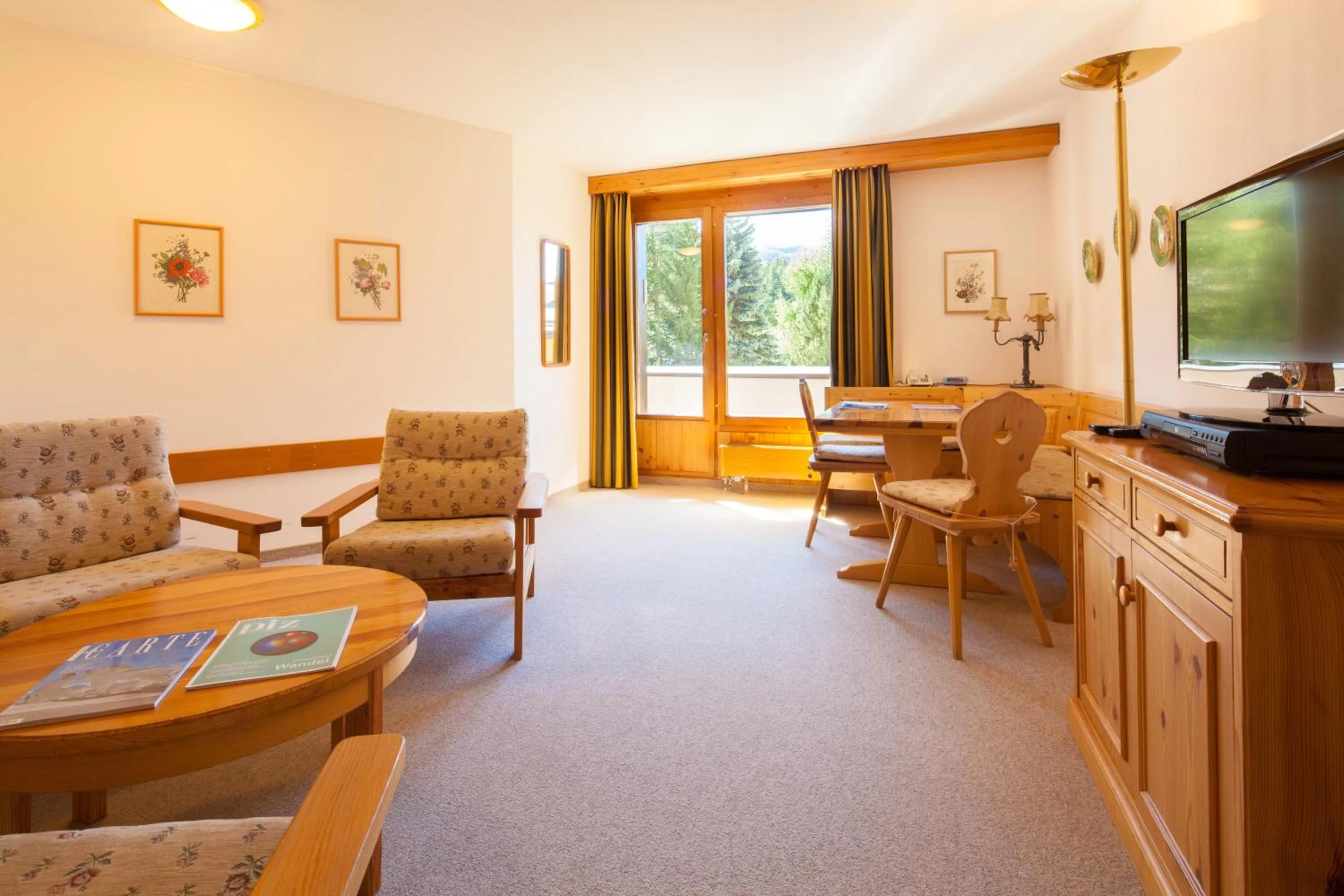 Living room in Hotel Chesa Surlej