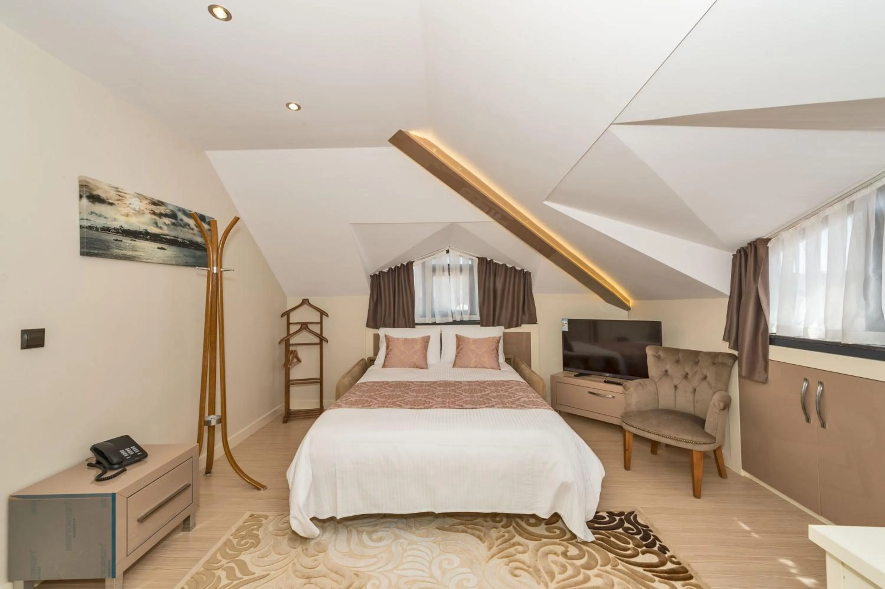 Bedroom, Bed in Gen Suites