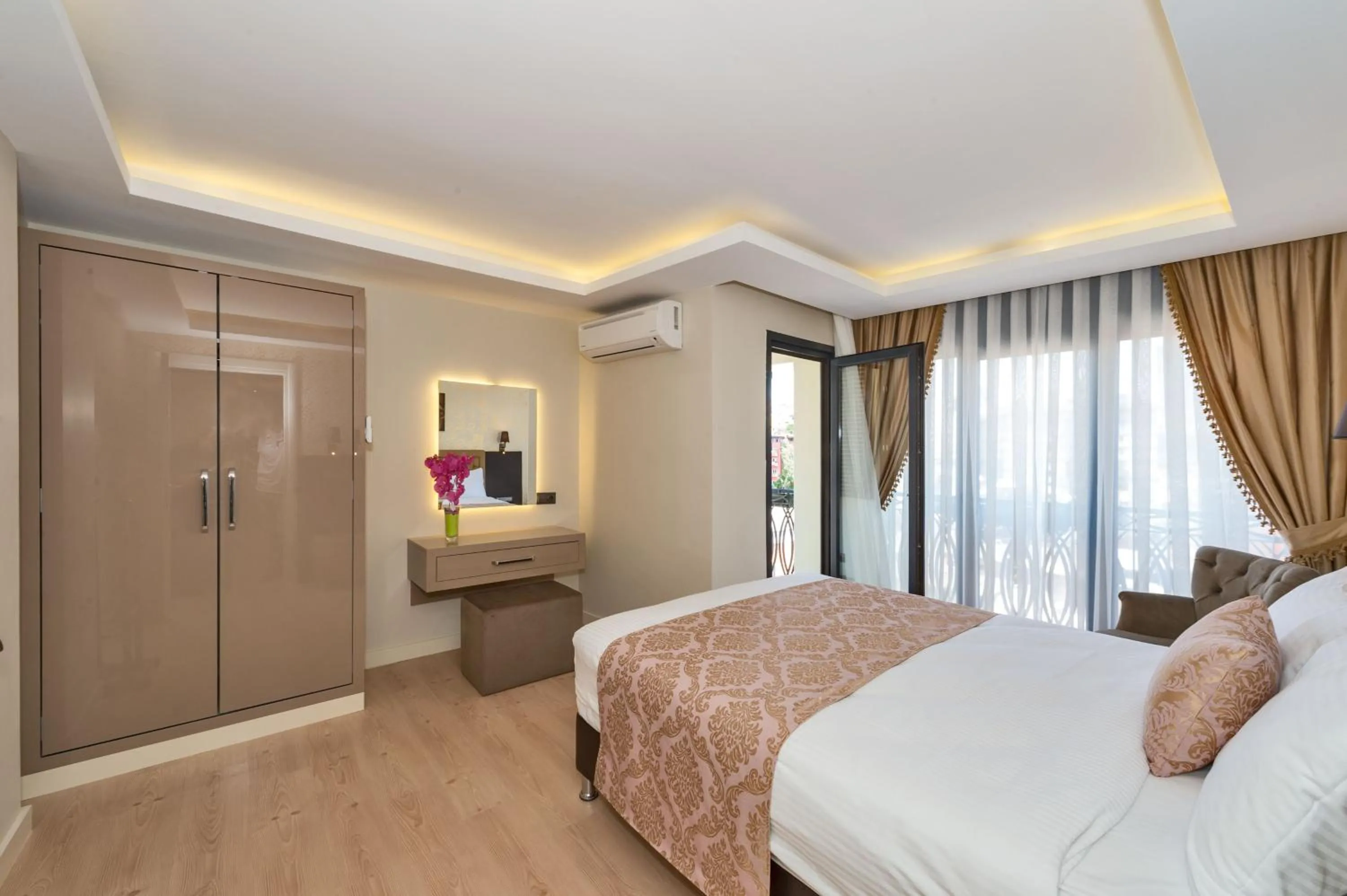 Balcony/Terrace, Bed in Gen Suites