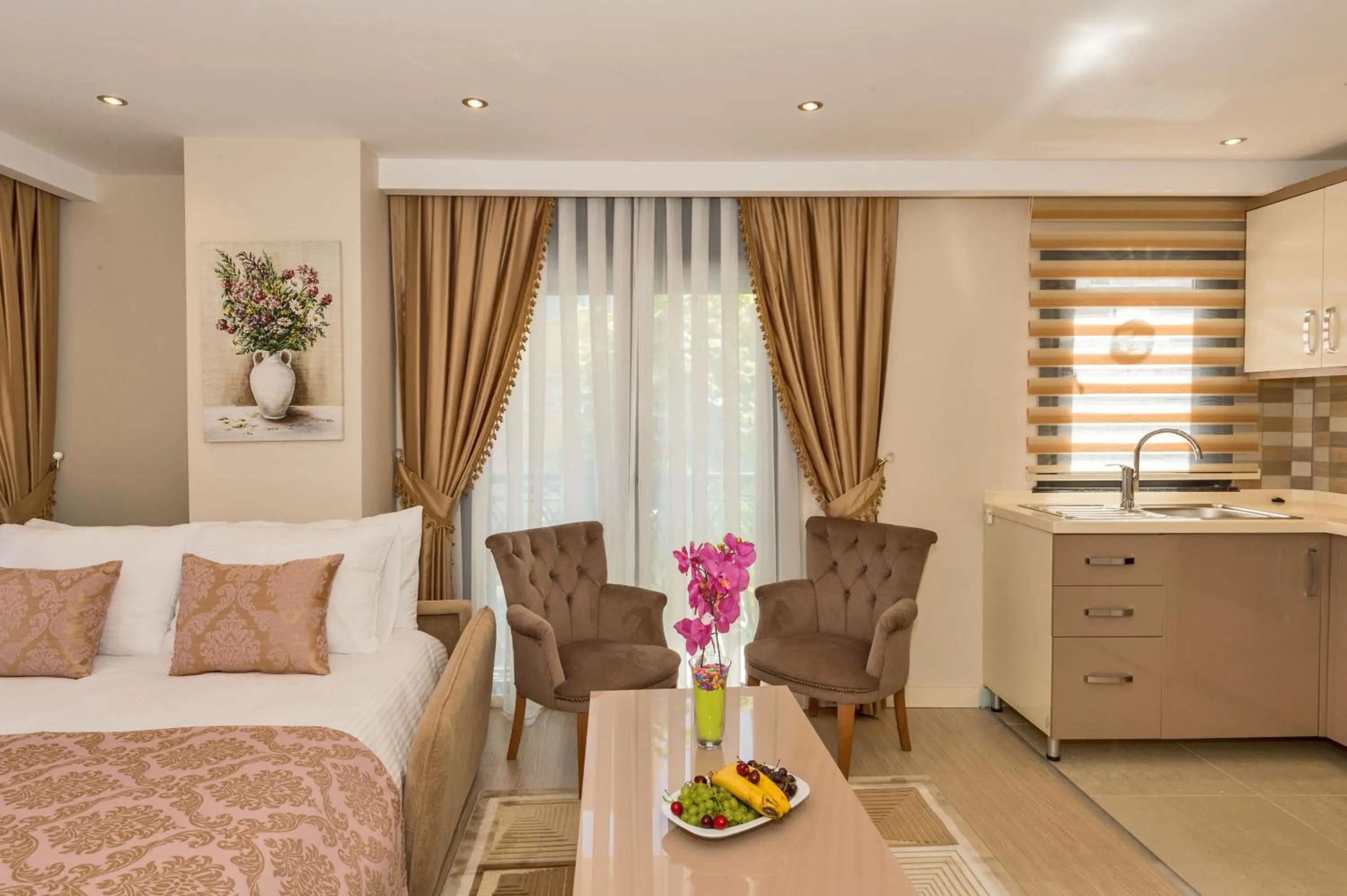 Kitchen or kitchenette in Gen Suites