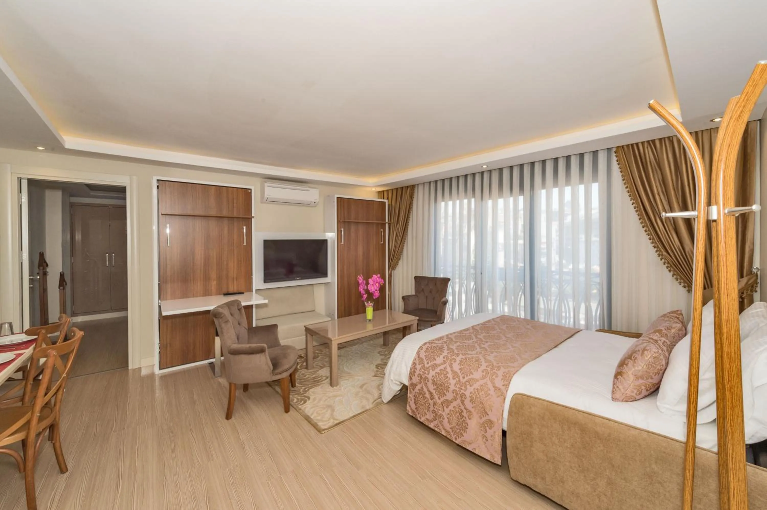 TV and multimedia, Bed in Gen Suites