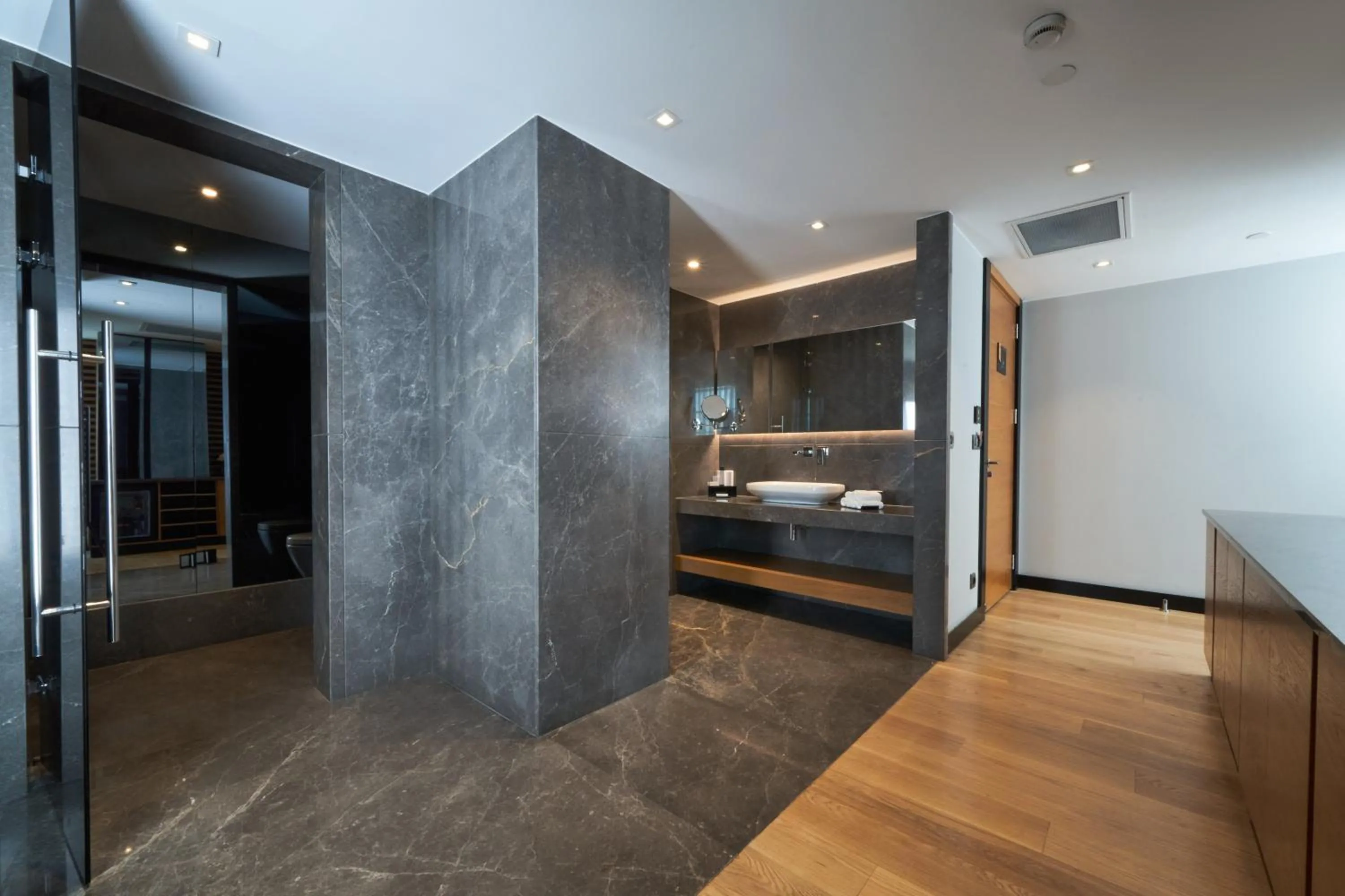 Shower in Metropolitan Hotels Bosphorus - Special Category