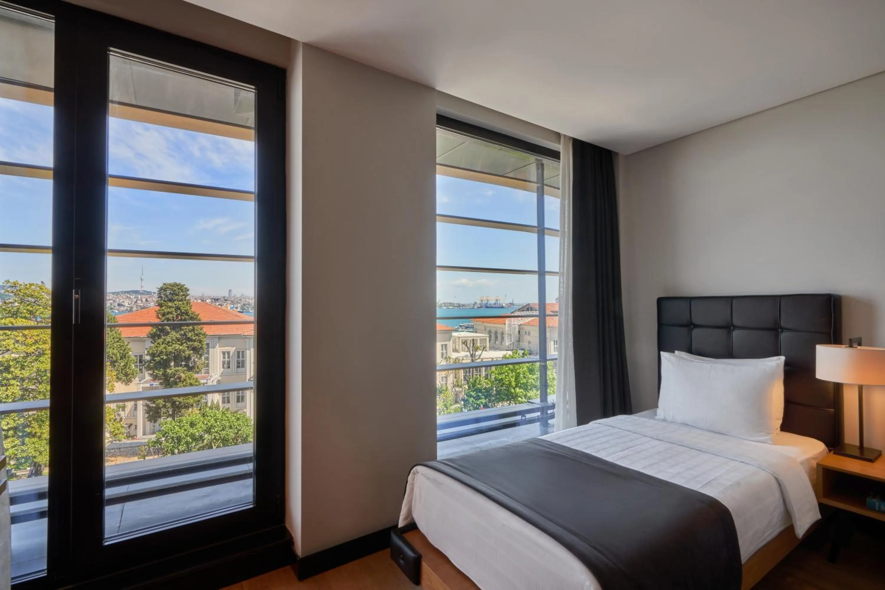 Bed in Metropolitan Hotels Bosphorus - Special Category