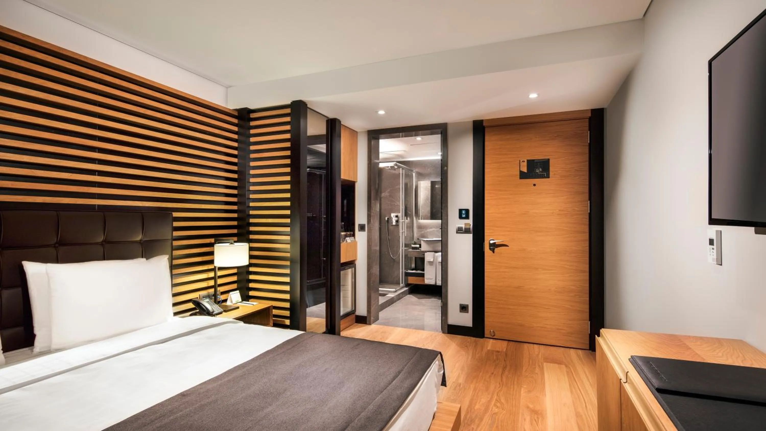 Bathroom, Bed in Metropolitan Hotels Bosphorus - Special Category