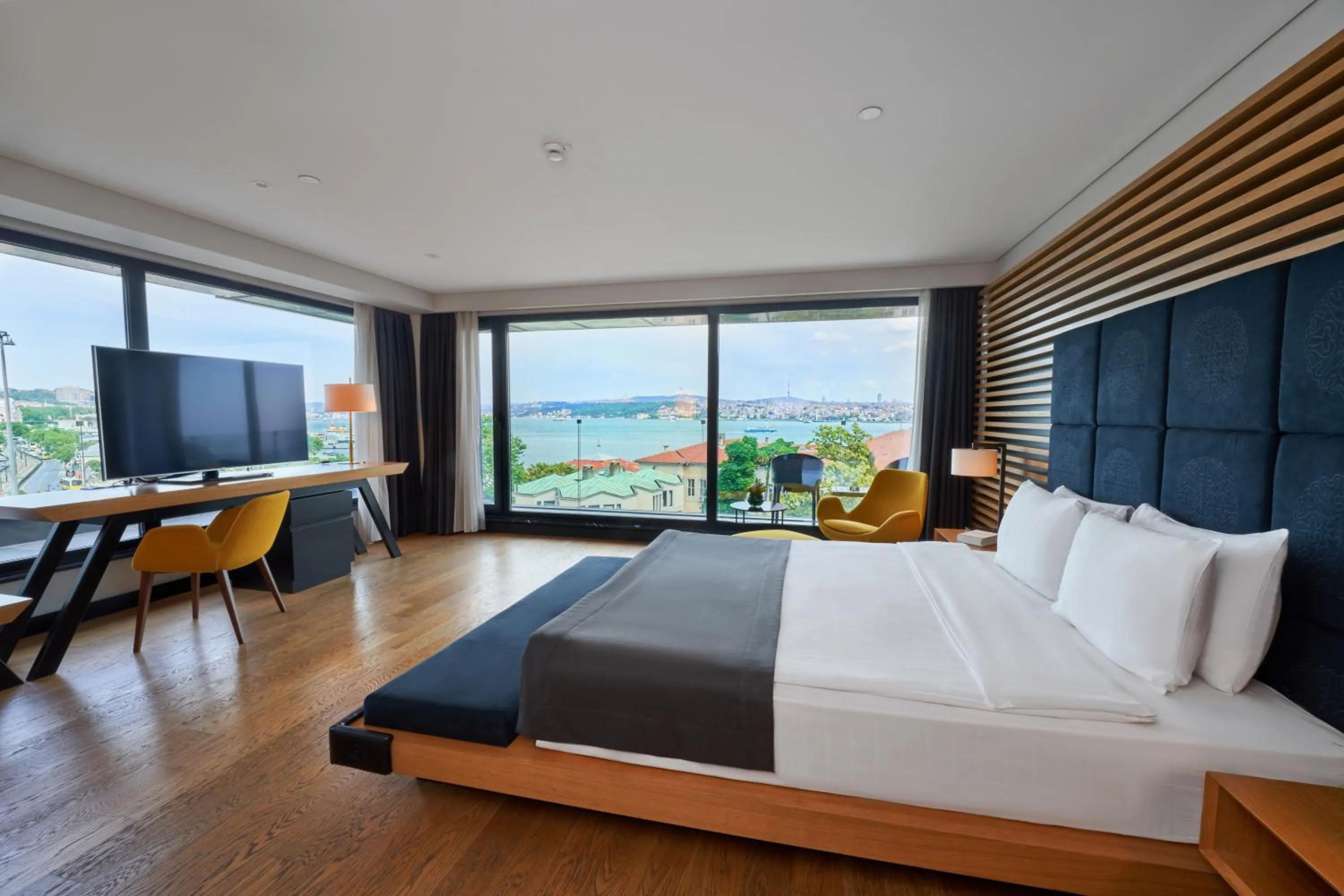 Photo of the whole room, Bed in Metropolitan Hotels Bosphorus - Special Category