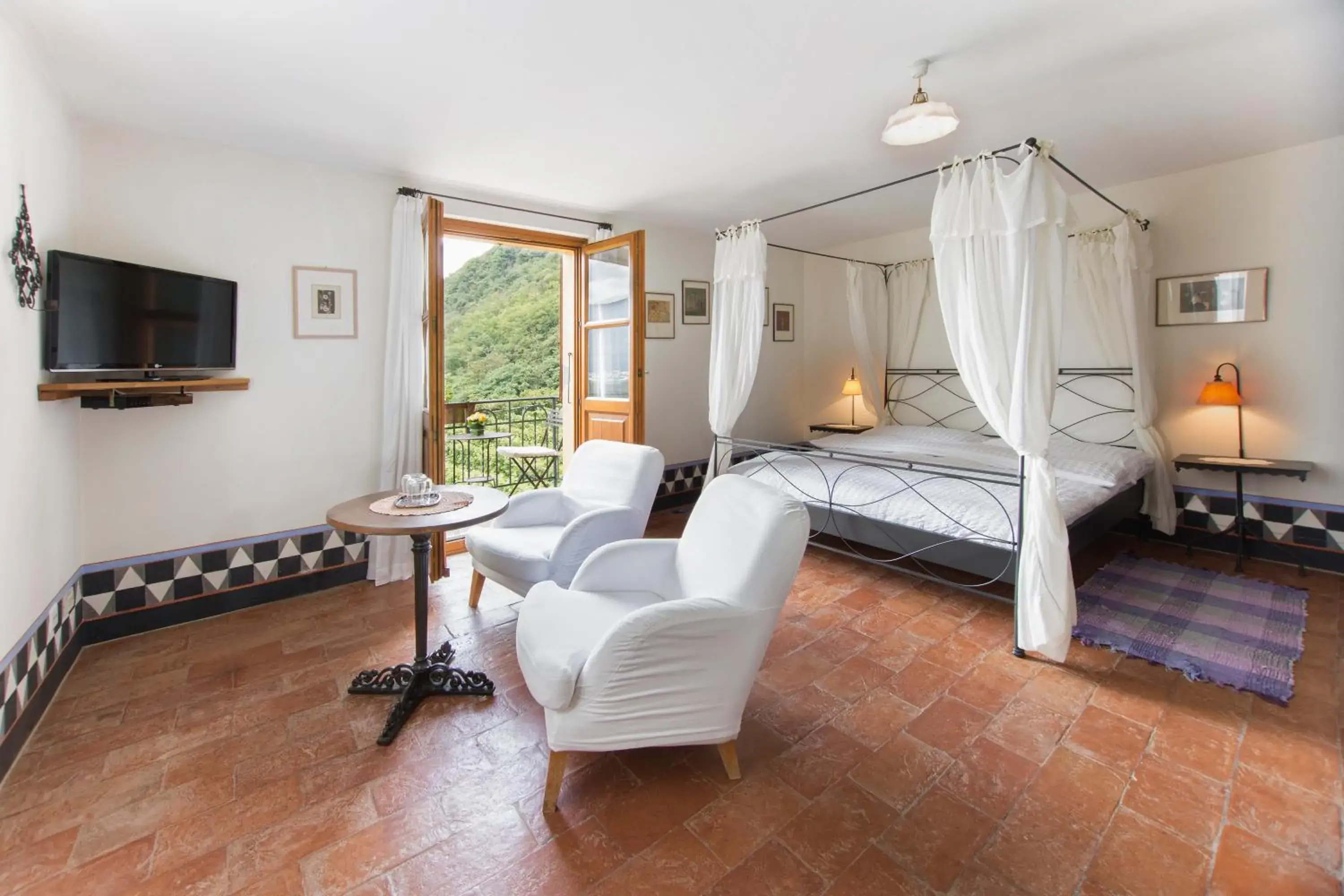 Double Room with Balcony in Fattoria l'Amorosa Double Room with Balcony in Fattoria l'Amorosa