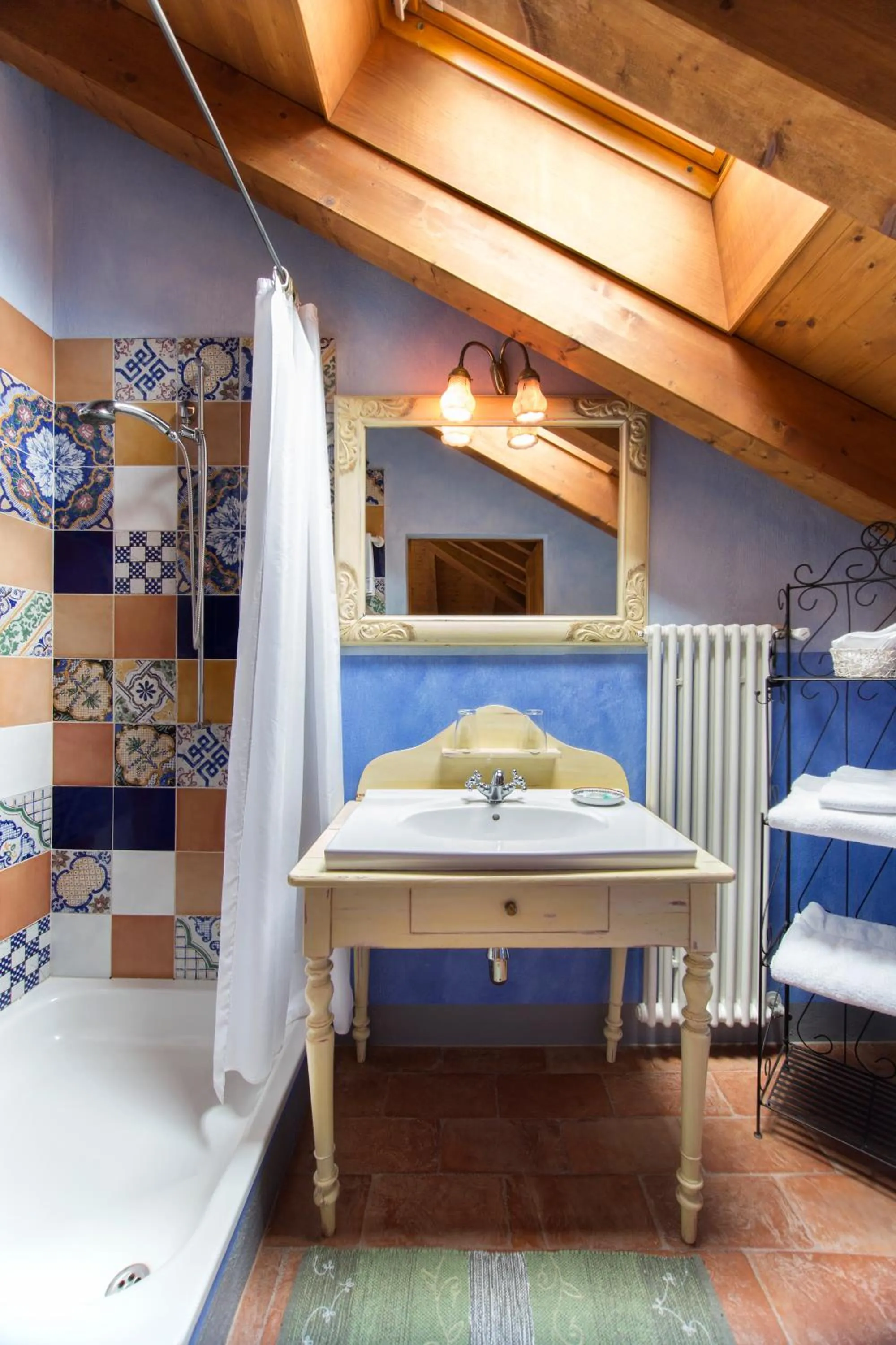 Bathroom, Bed in Fattoria l'Amorosa