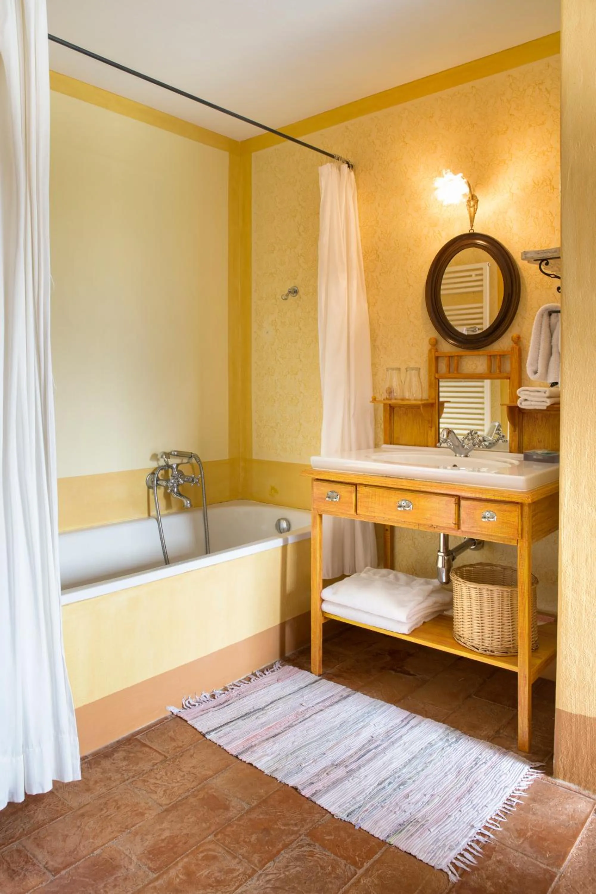 Bathroom, Bed in Fattoria l'Amorosa