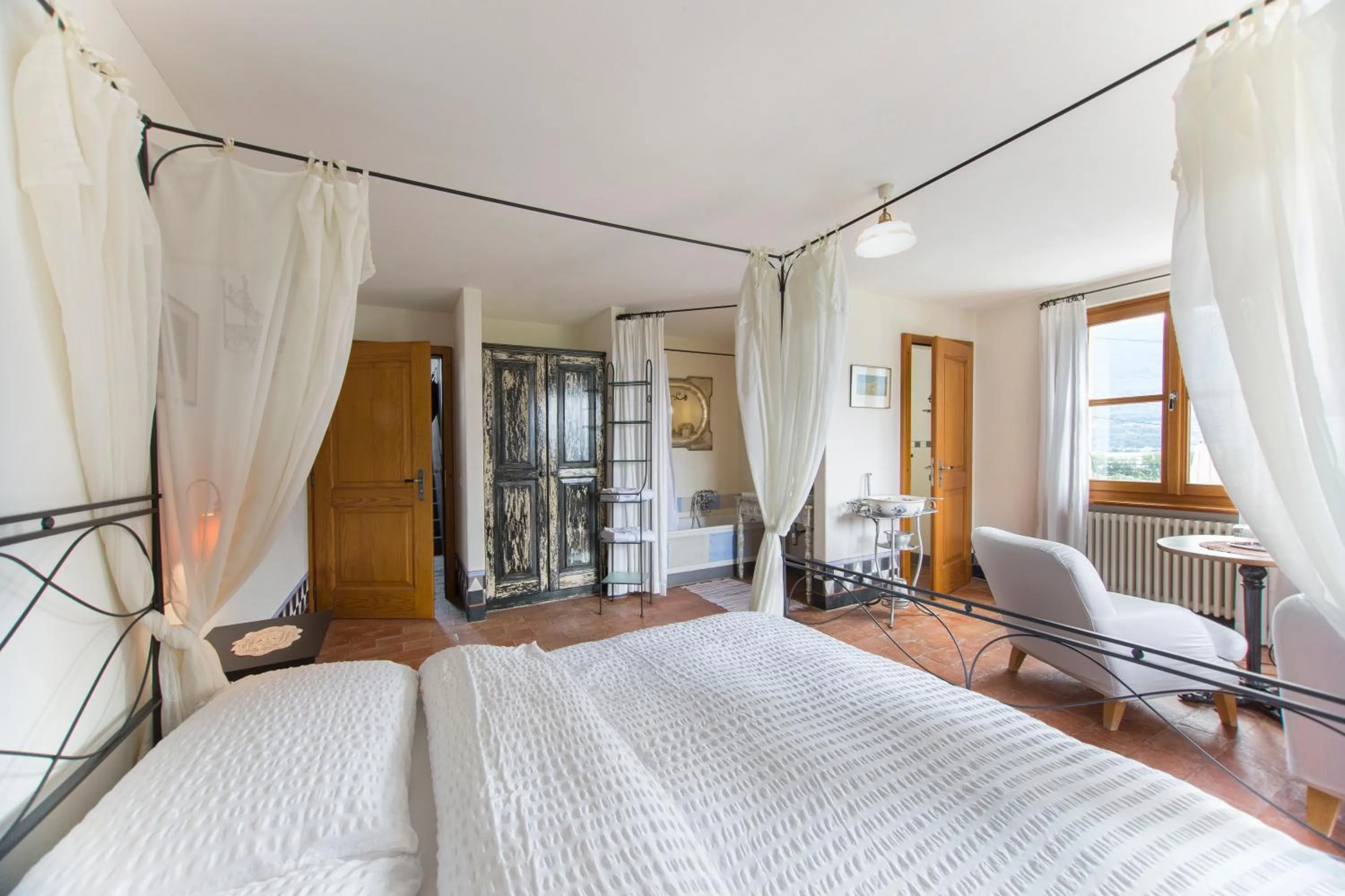 Day, Bed in Fattoria l'Amorosa