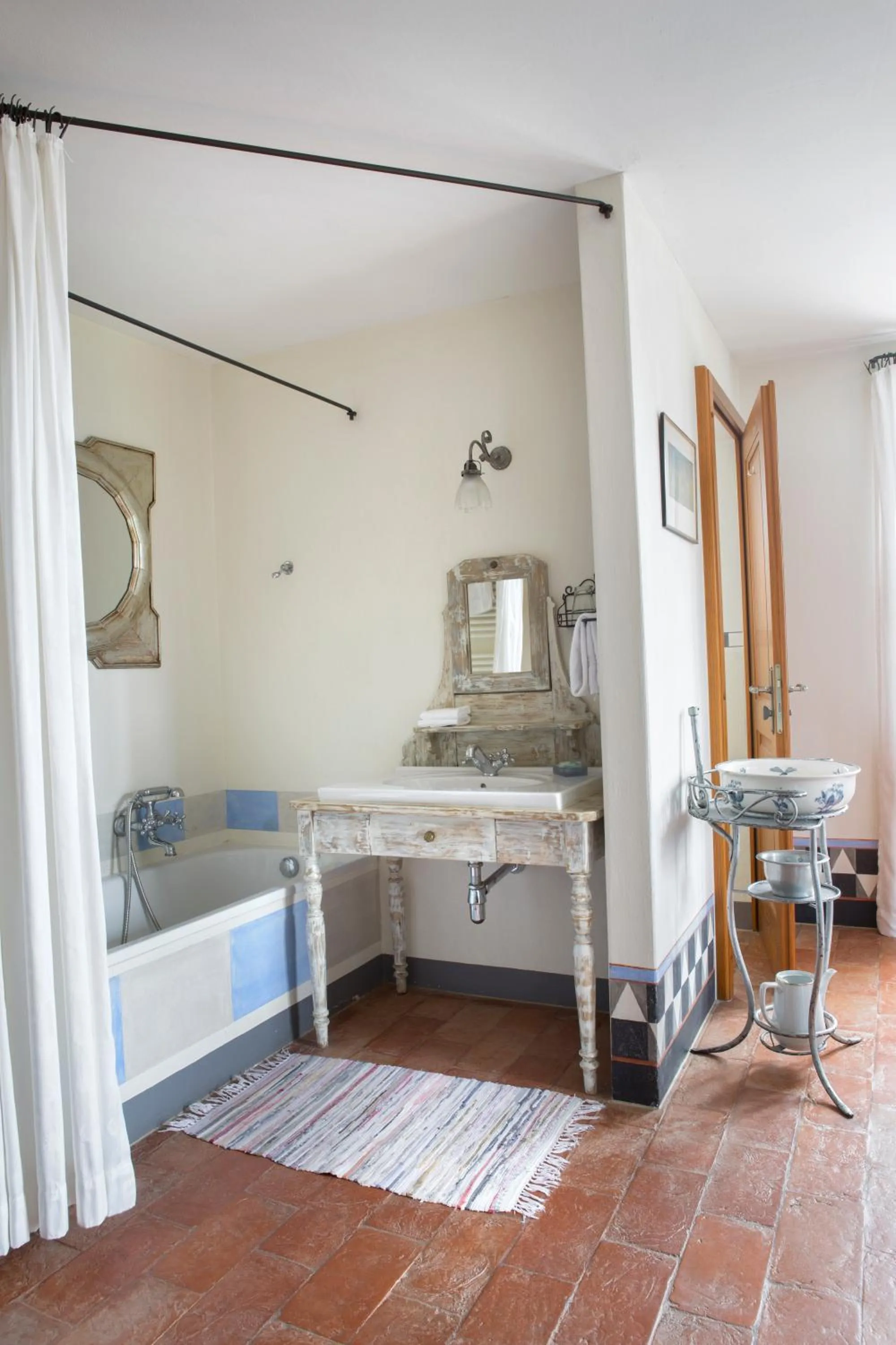 Bathroom in Fattoria l'Amorosa