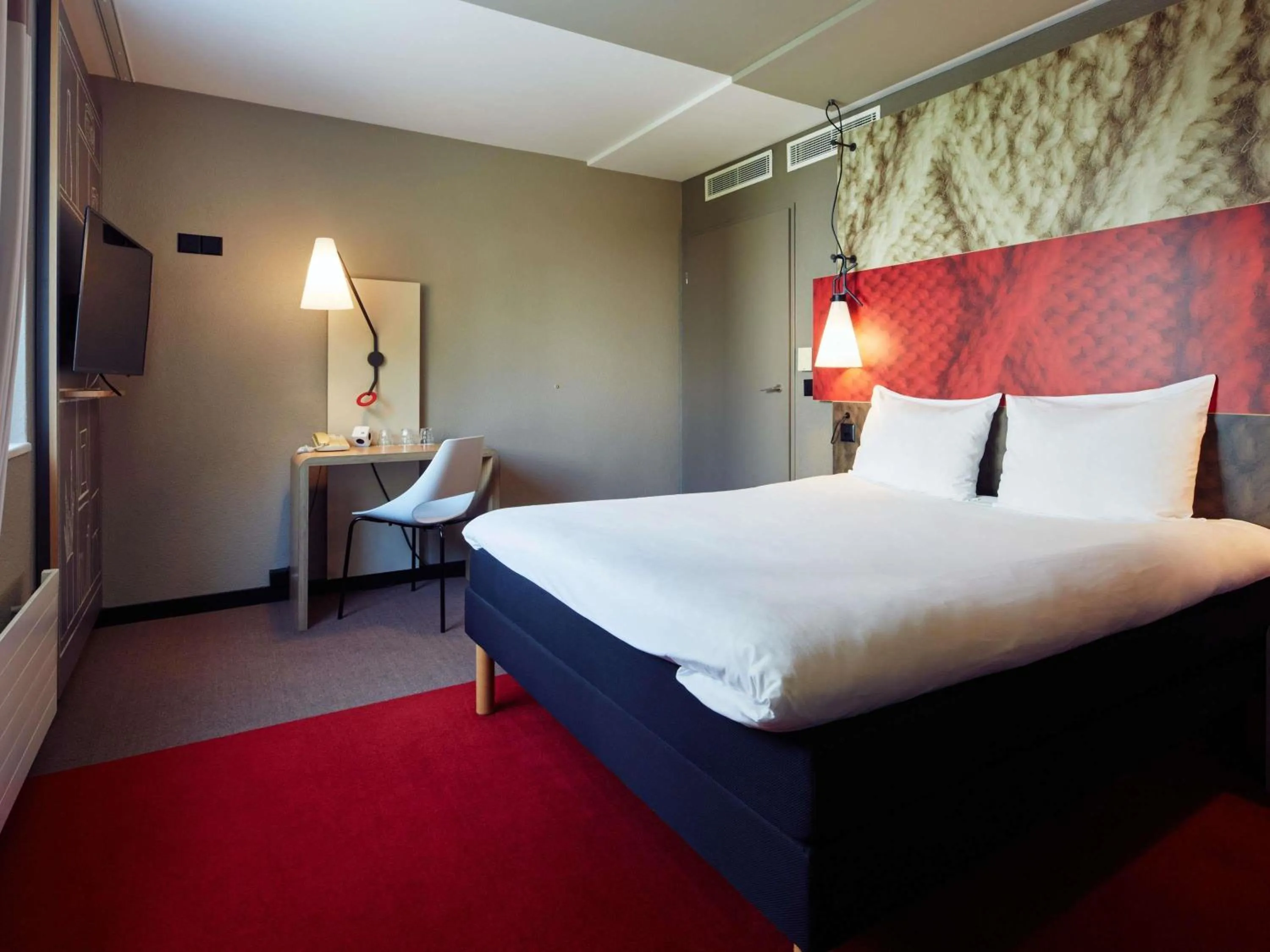 Bedroom, Bed in ibis Zürich Messe Airport