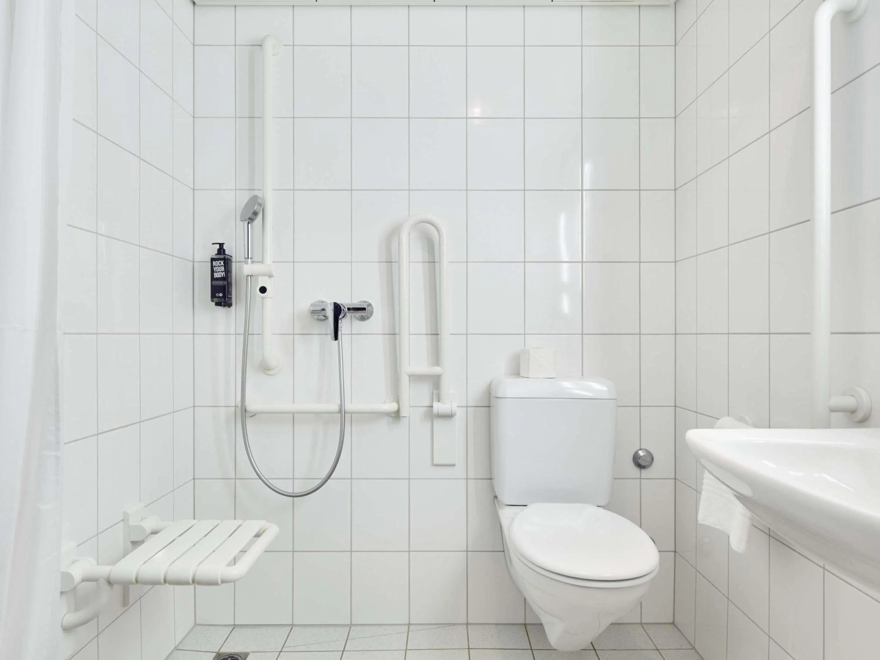 Bedroom in ibis Zürich Messe Airport