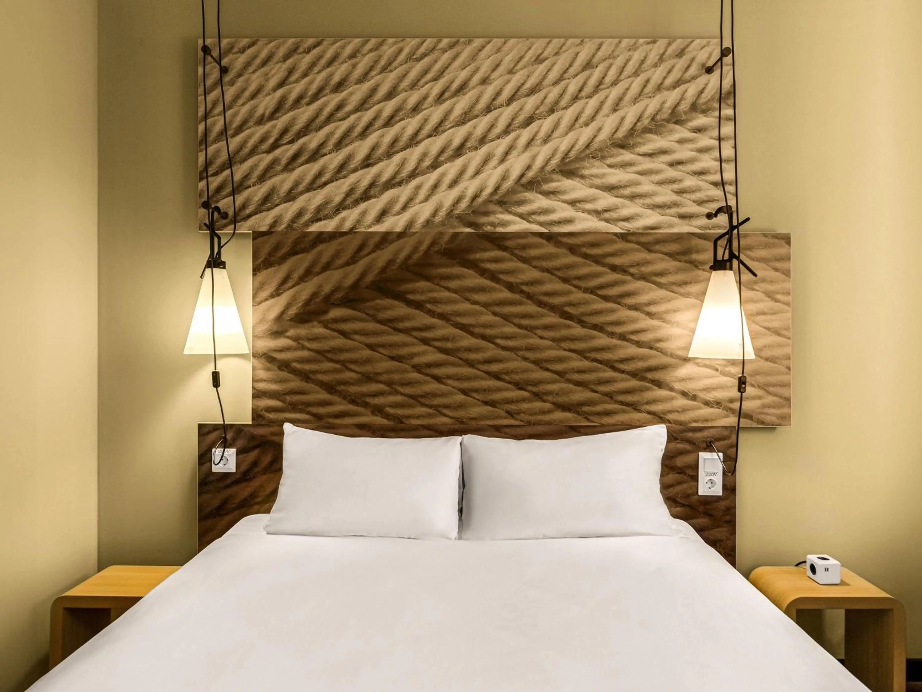 Bedroom, Bed in ibis Zürich City West