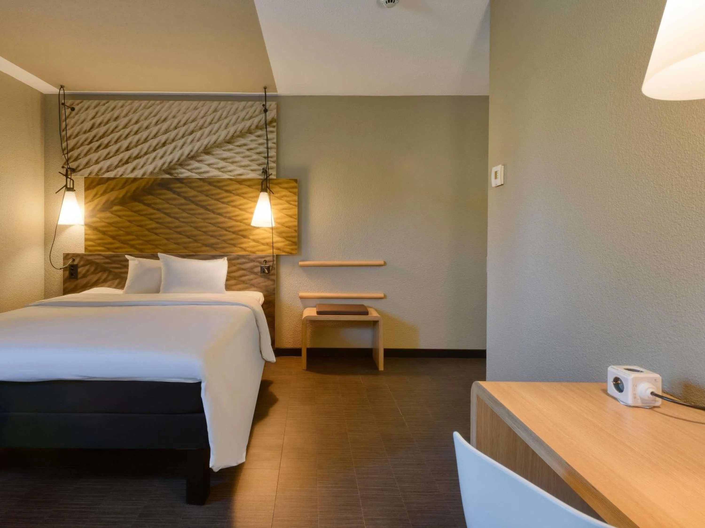 Bedroom, Bed in ibis Zürich City West