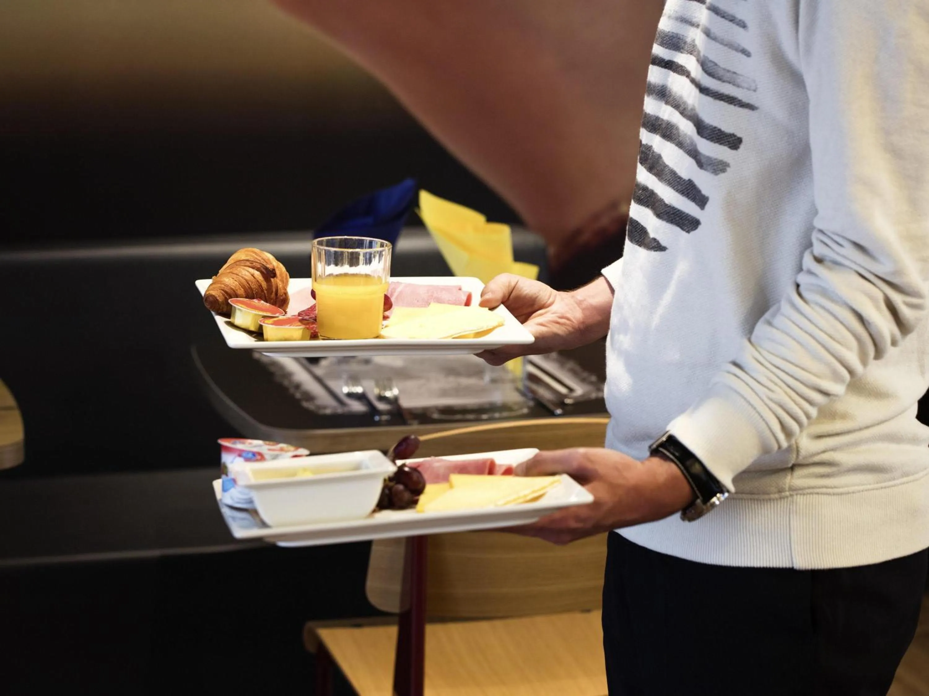 Breakfast in ibis Zürich City West