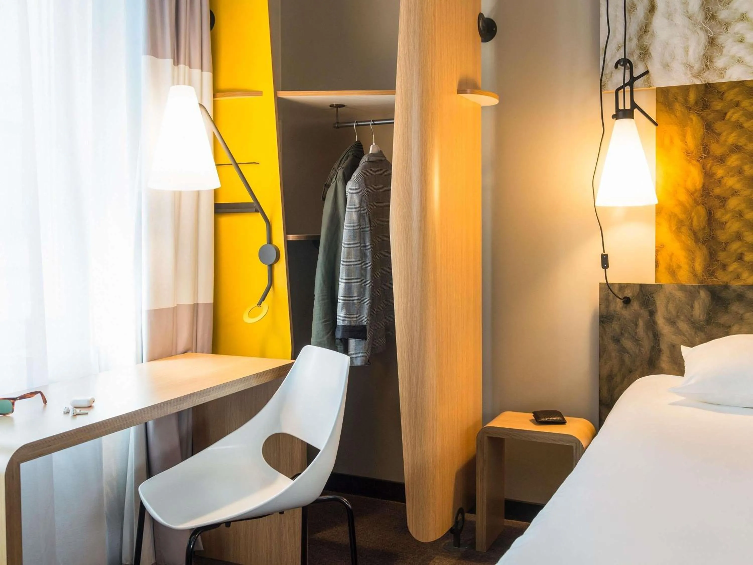 Bedroom, Bed in ibis Zürich City West