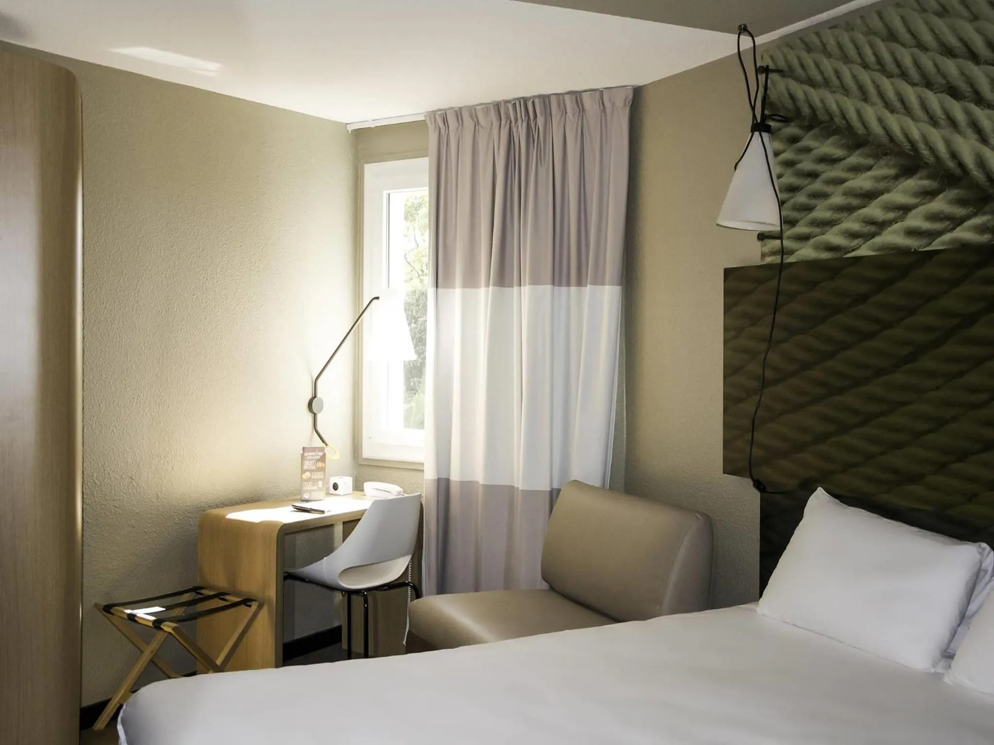 Bedroom, Bed in ibis Winterthur City