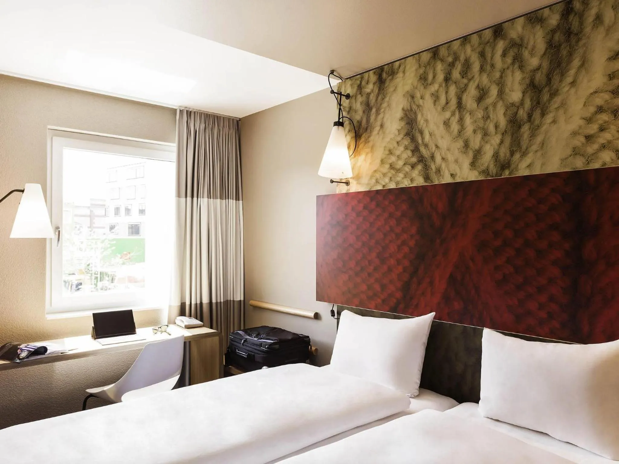 Bedroom, Bed in ibis Winterthur City