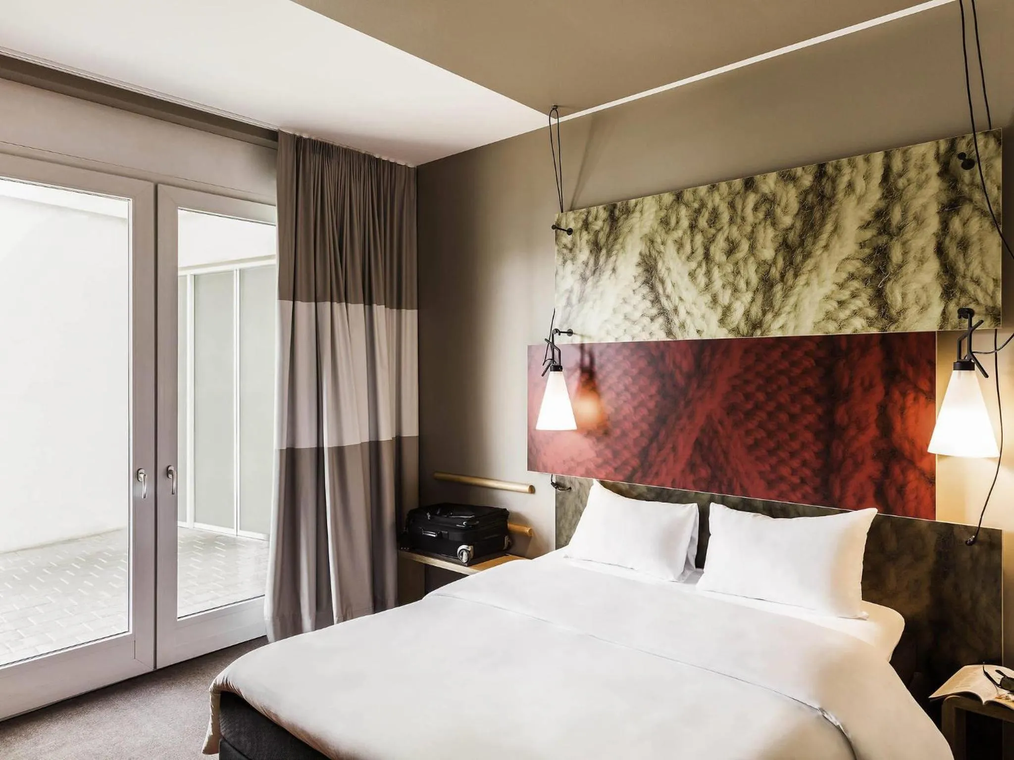 Bedroom, Bed in ibis Winterthur City