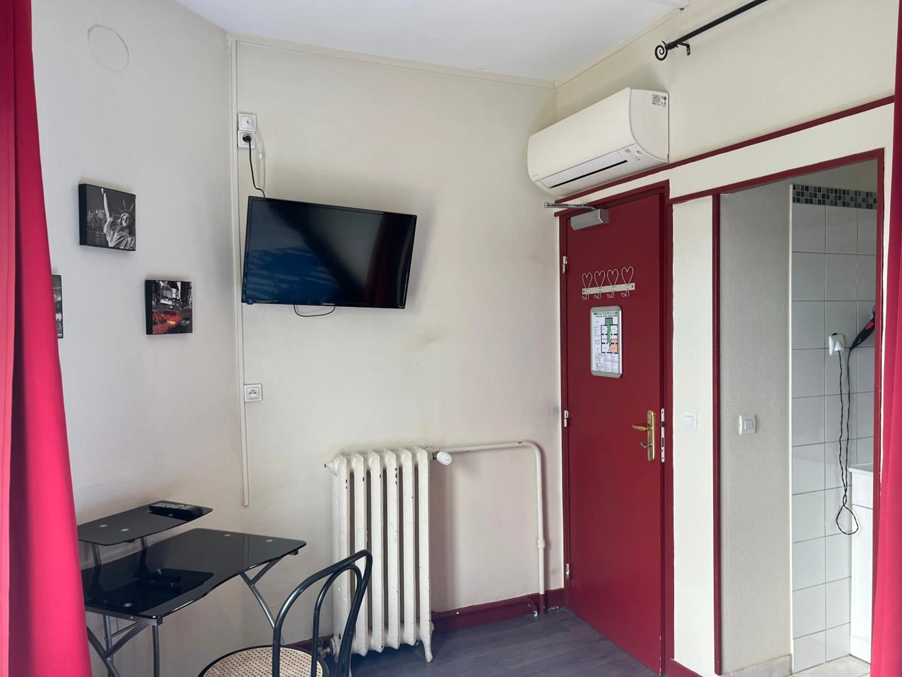 TV and multimedia in Hôtel des 2 Gares